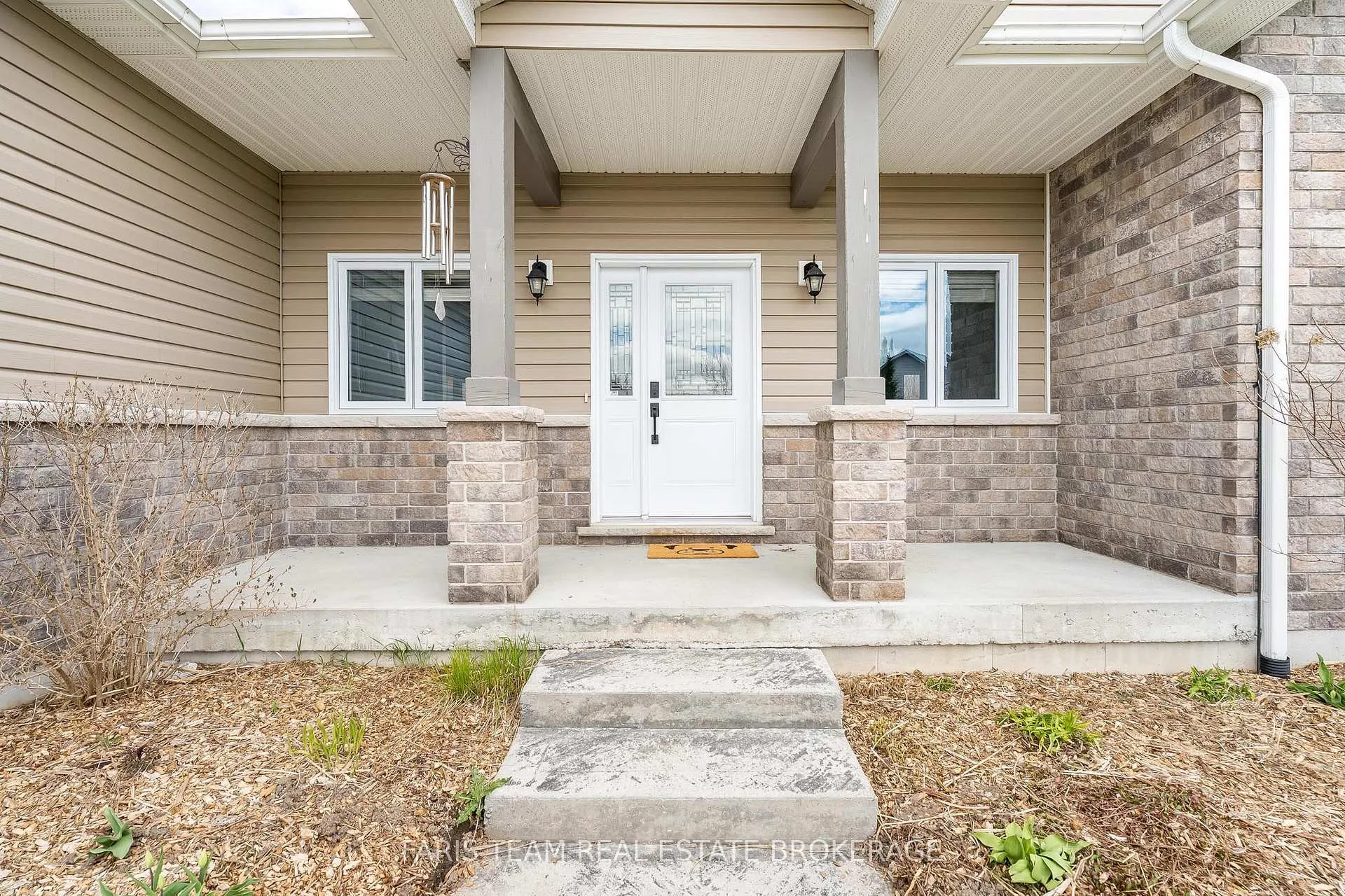 Photo 3 of 53 Boyd Crescent, Oro-Medonte, Moonstone — HOMEH