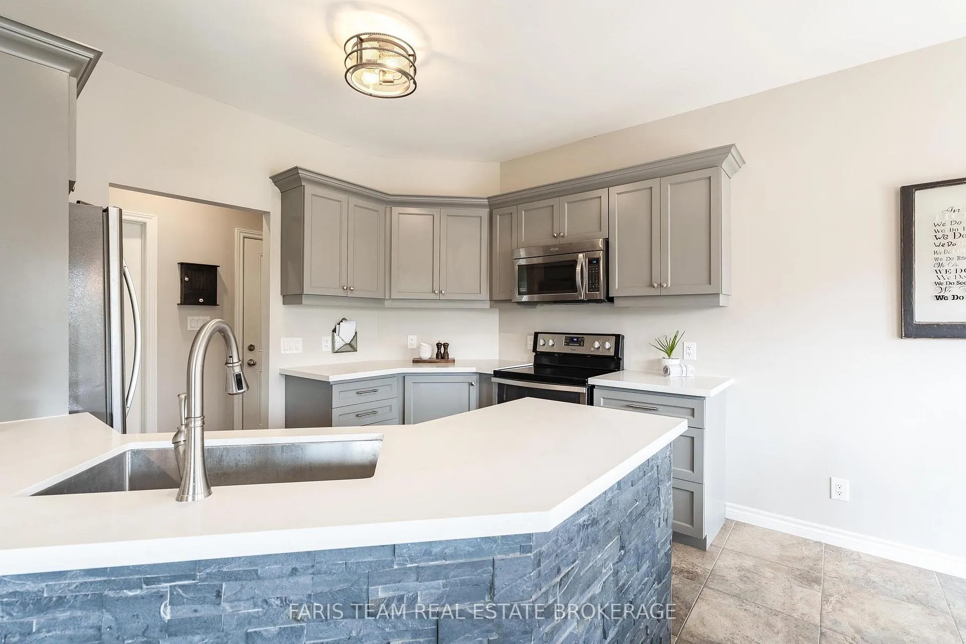 Photo 5 of 53 Boyd Crescent, Oro-Medonte, Moonstone — HOMEH