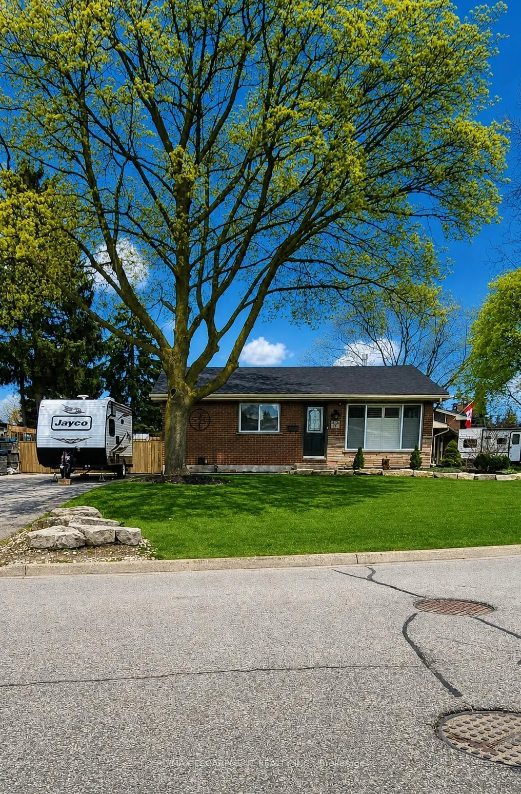 Photo 2 of Unit LOWER, 7 Brier Crescent, Brantford — HOMEH