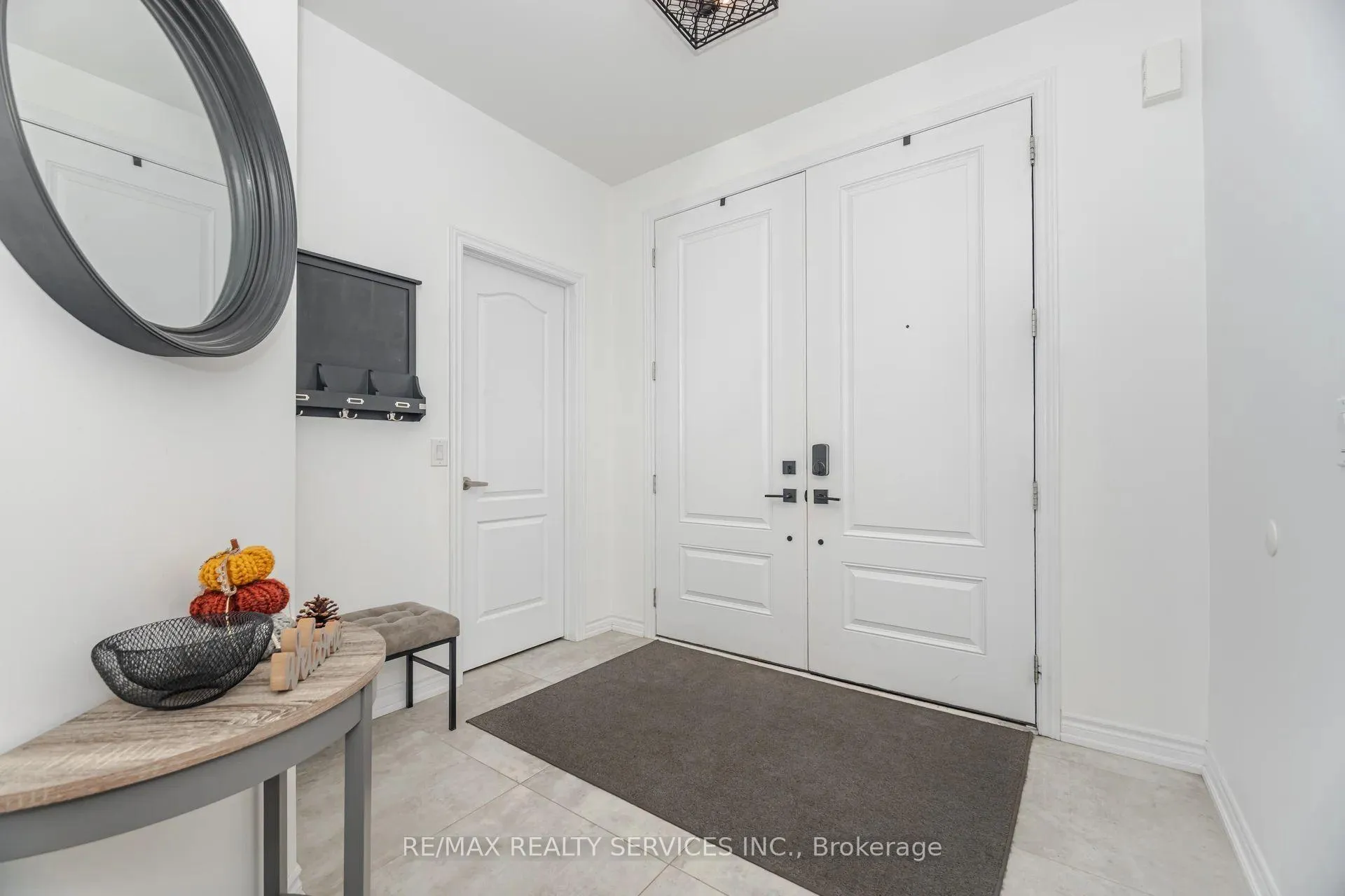 Photo 5 of 112 Newhouse Boulevard, Caledon, Rural Caledon — HOMEH