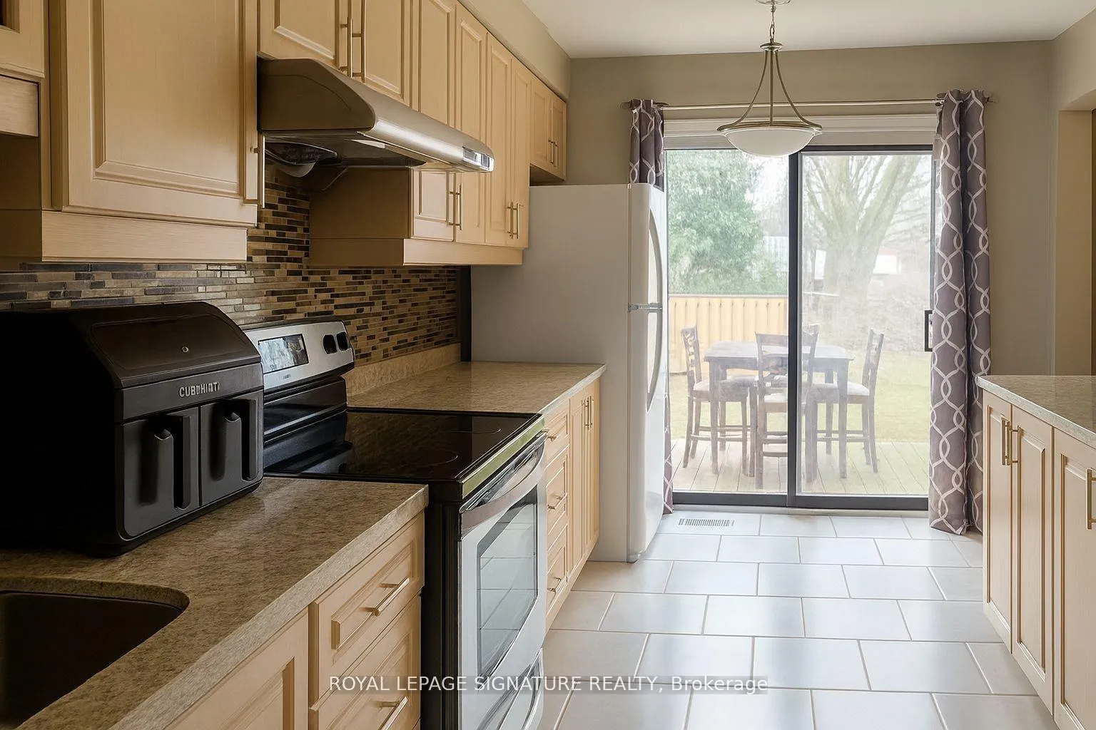 Photo 2 of 44 Parker Crescent, Ajax, South East — HOMEH