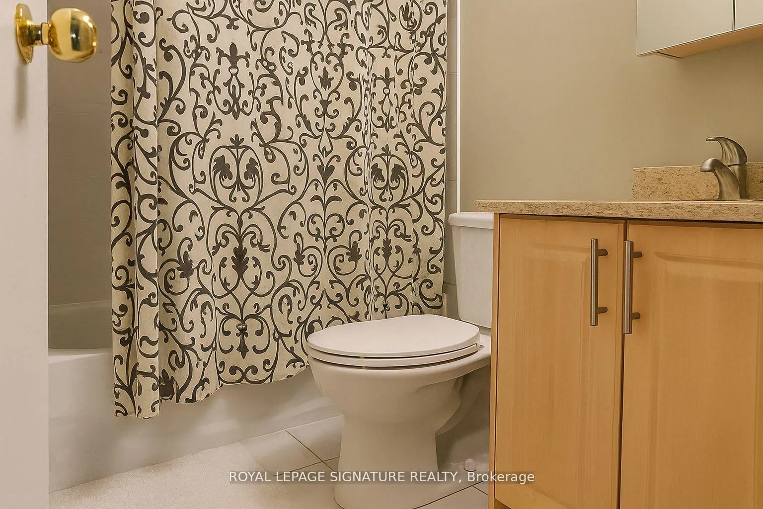 Photo 9 of 44 Parker Crescent, Ajax, South East — HOMEH