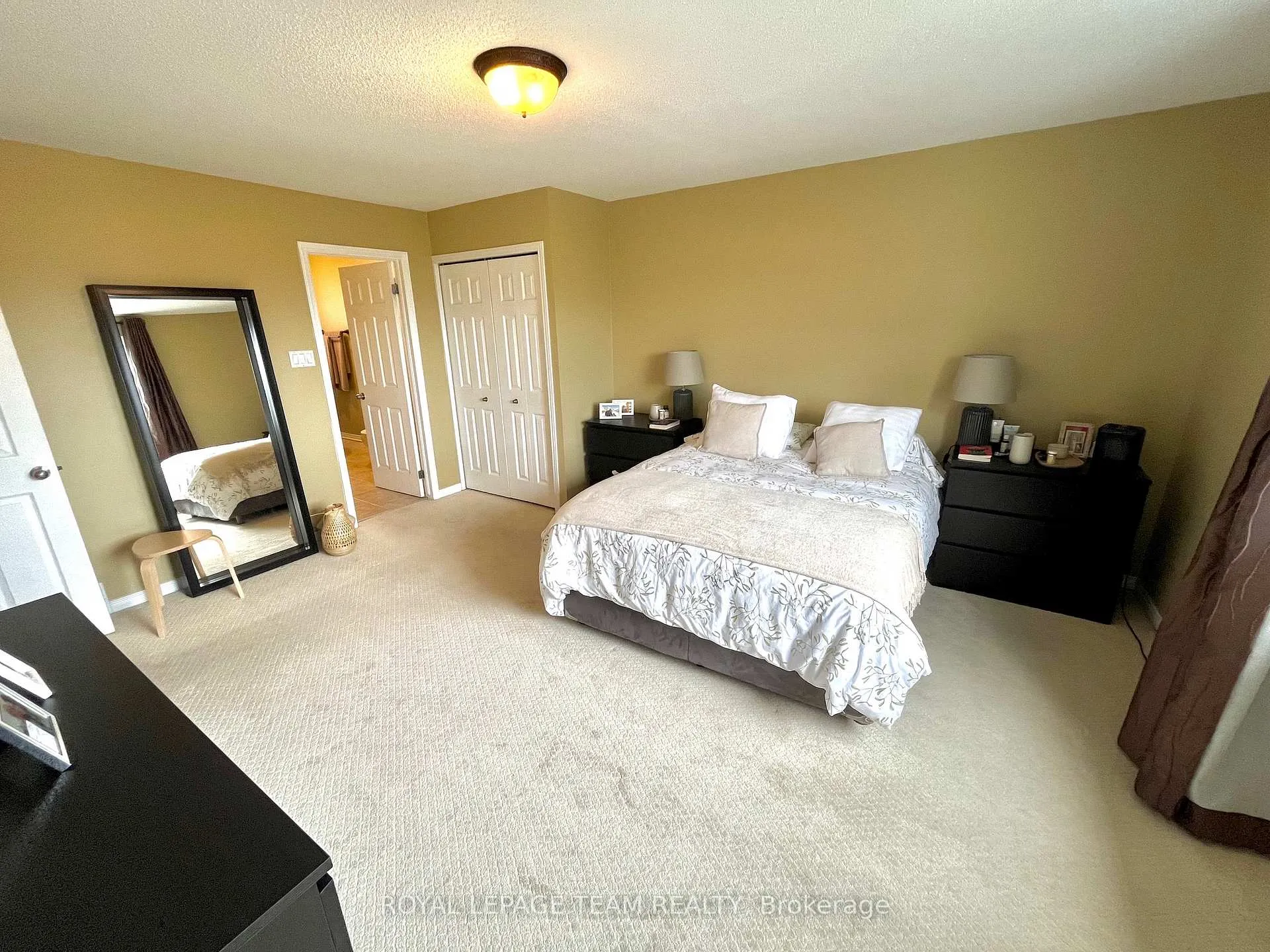 Photo 11 of 102 Monterey Drive, Ottawa, Leslie Park — HOMEH