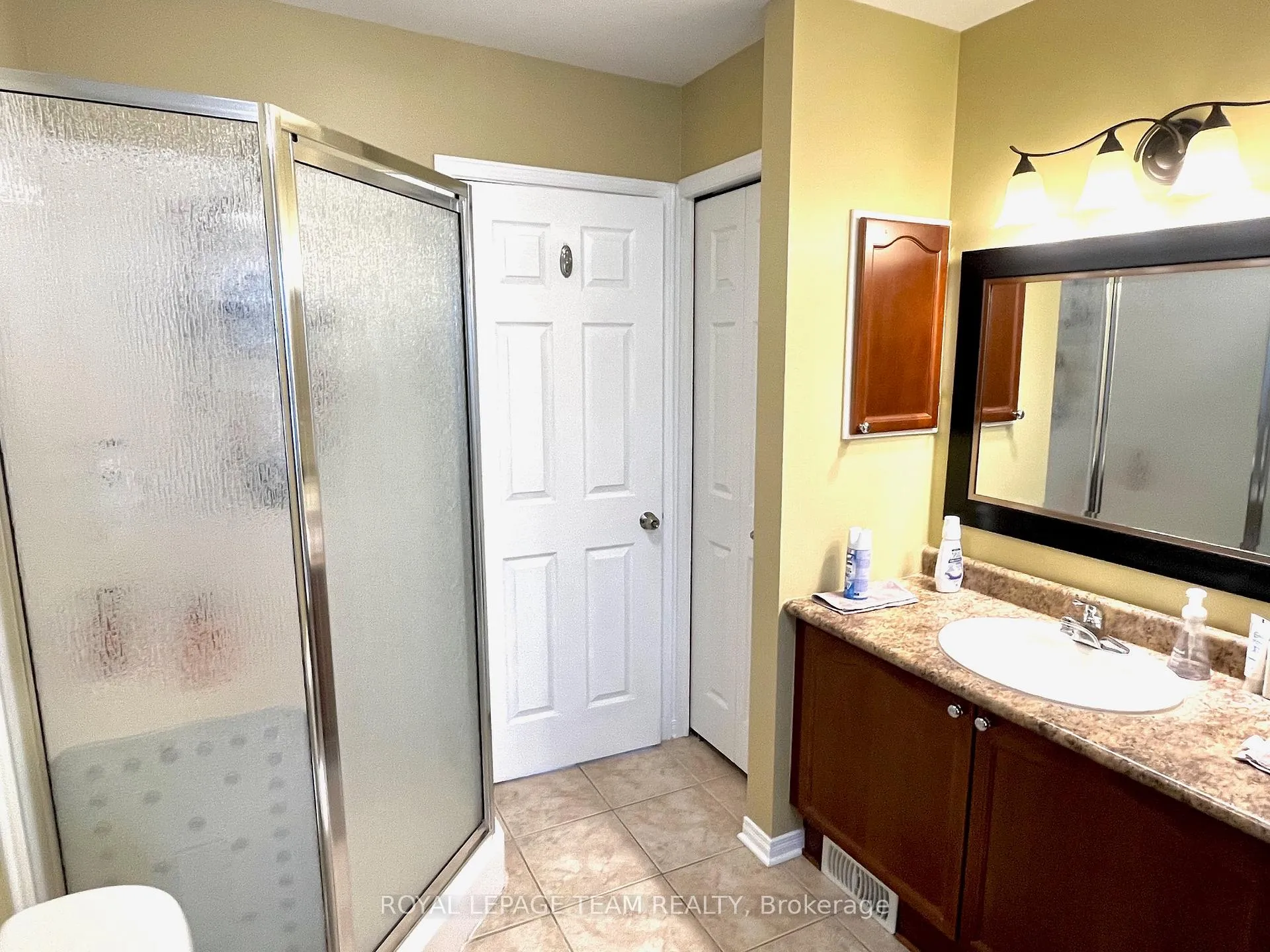 Photo 13 of 102 Monterey Drive, Ottawa, Leslie Park — HOMEH
