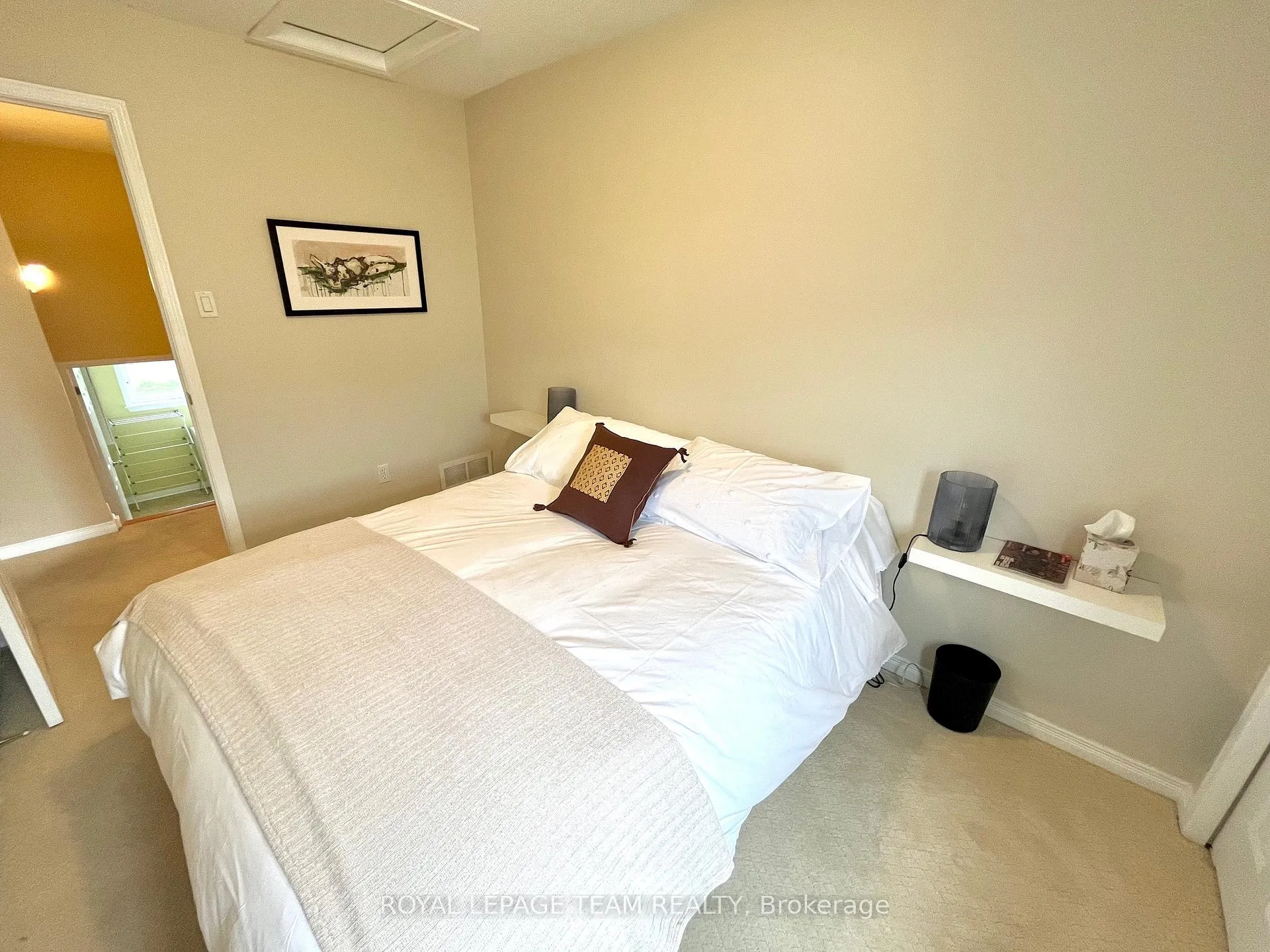 Photo 19 of 102 Monterey Drive, Ottawa, Leslie Park — HOMEH