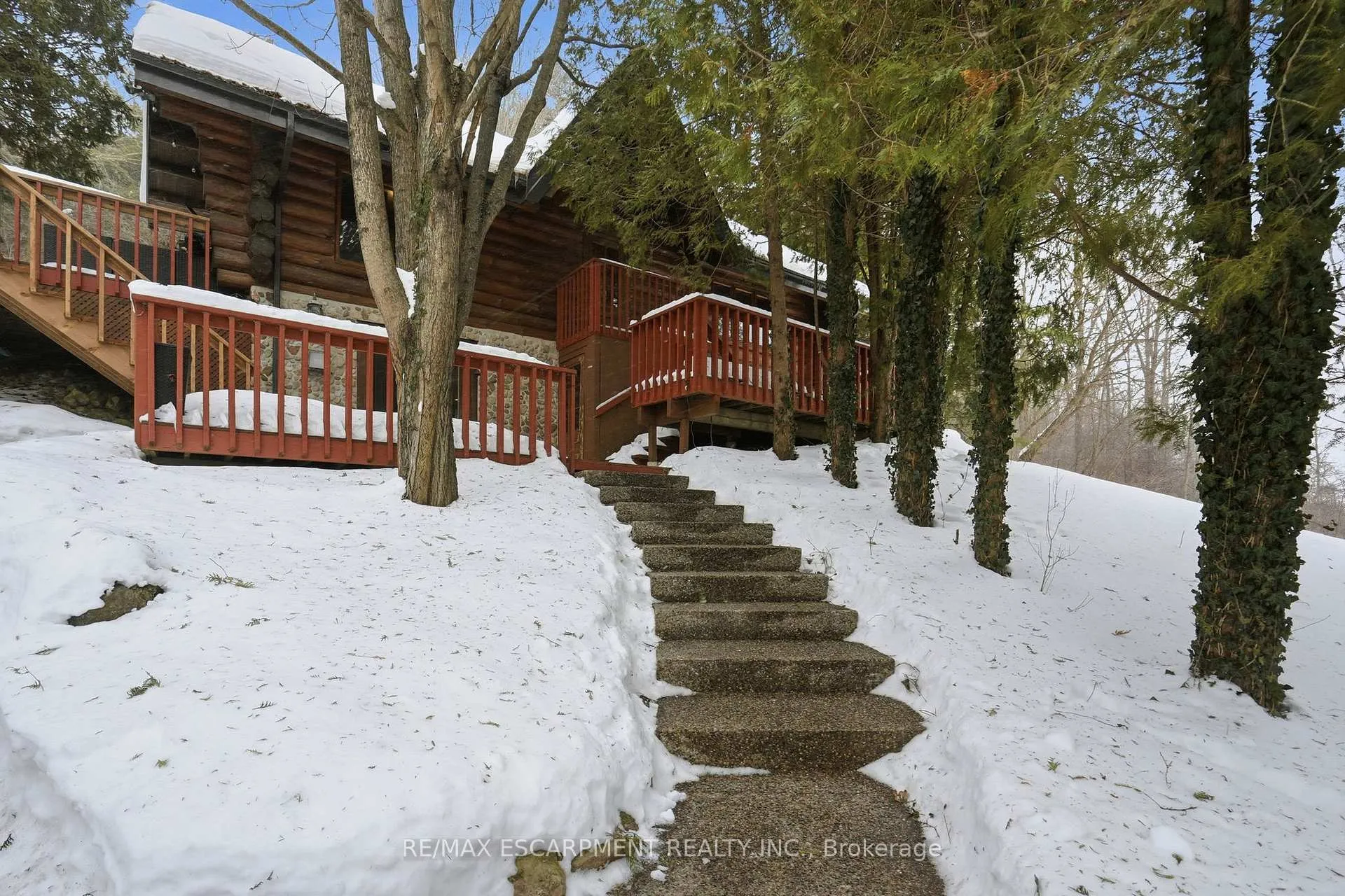 Photo 3 of 1112 Safari Road, Hamilton, Rural Flamborough — HOMEH