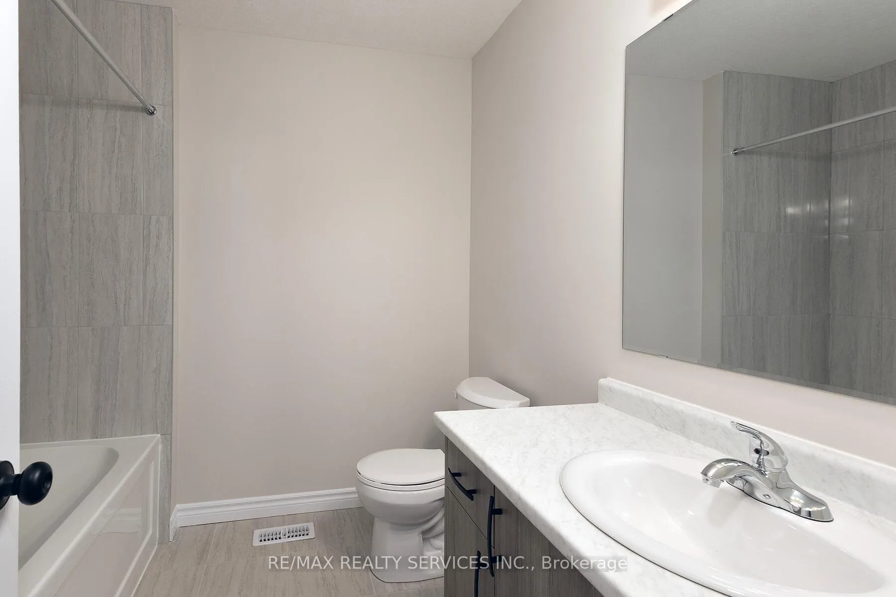 Photo 22 of 25 Becker Street, Stratford — HOMEH