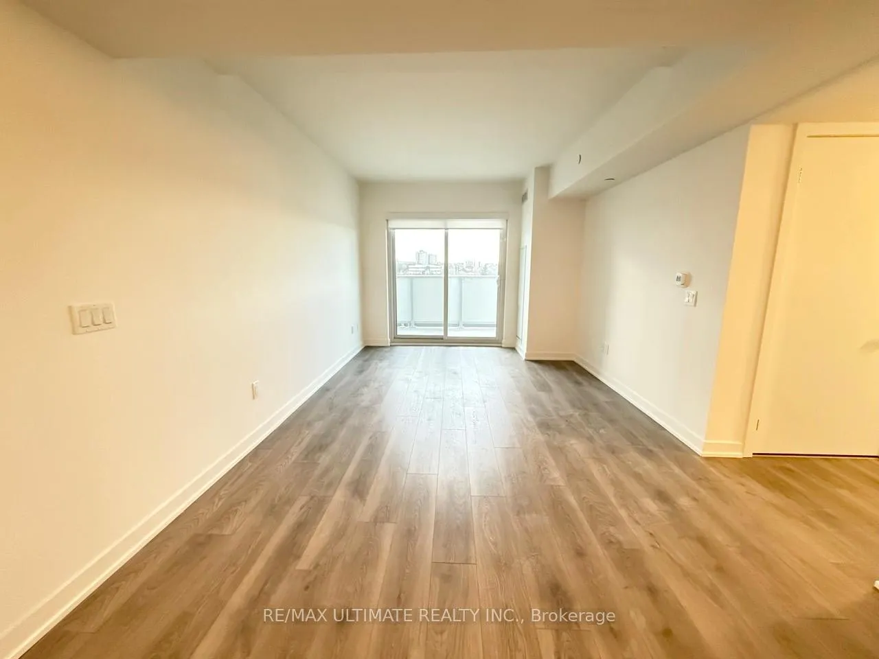 Photo 3 of Unit 403, 1010 Sandy Beach Road, Pickering, Bay Ridges — HOMEH