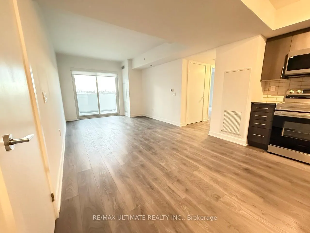 Photo 5 of Unit 403, 1010 Sandy Beach Road, Pickering, Bay Ridges — HOMEH