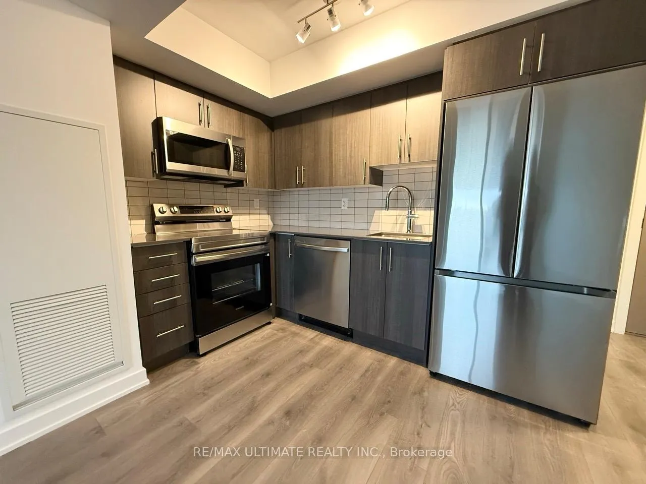 Photo 8 of Unit 403, 1010 Sandy Beach Road, Pickering, Bay Ridges — HOMEH