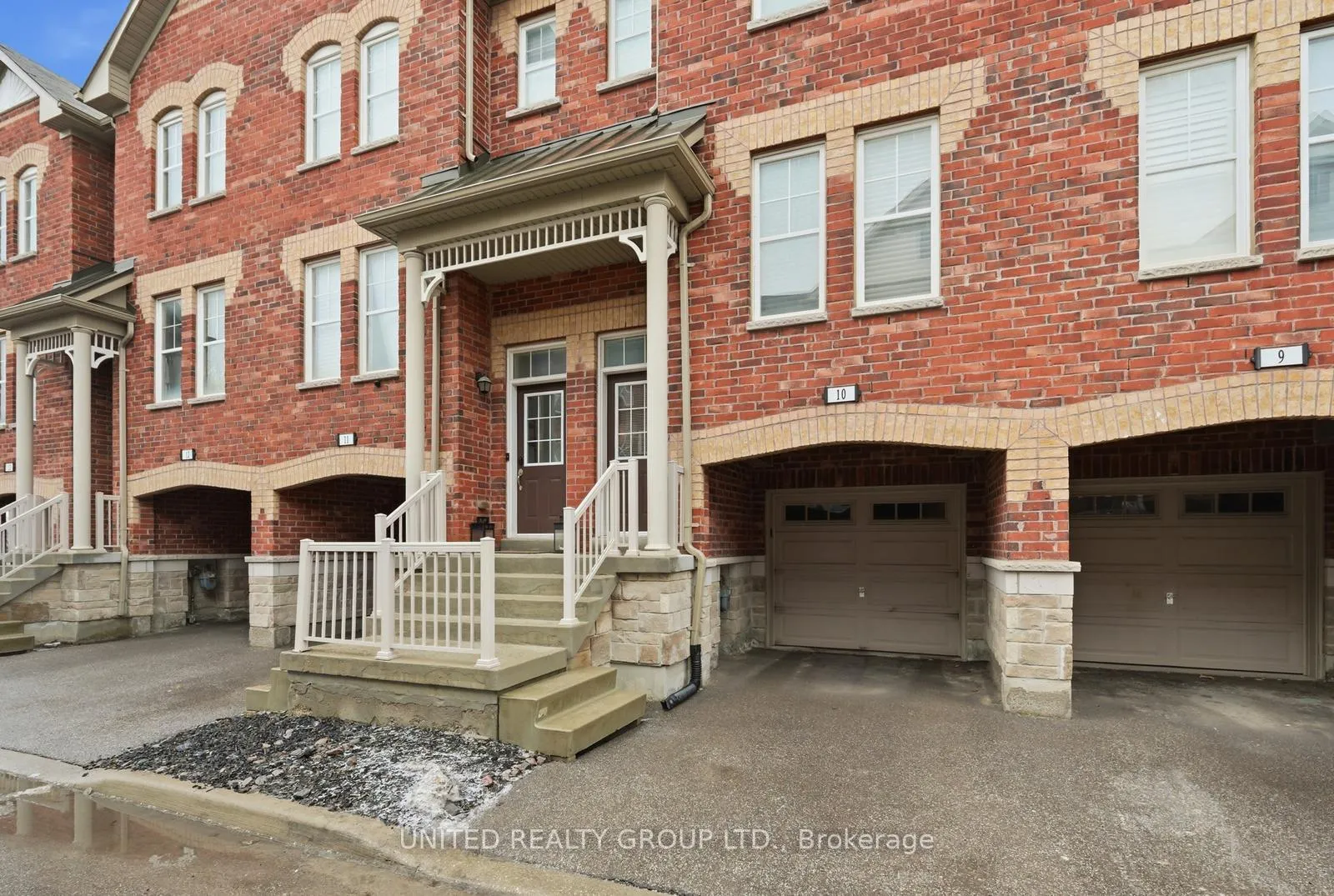 Photo 3 of Unit 10, 10 Porter Avenue W, Vaughan, West Woodbridge — HOMEH