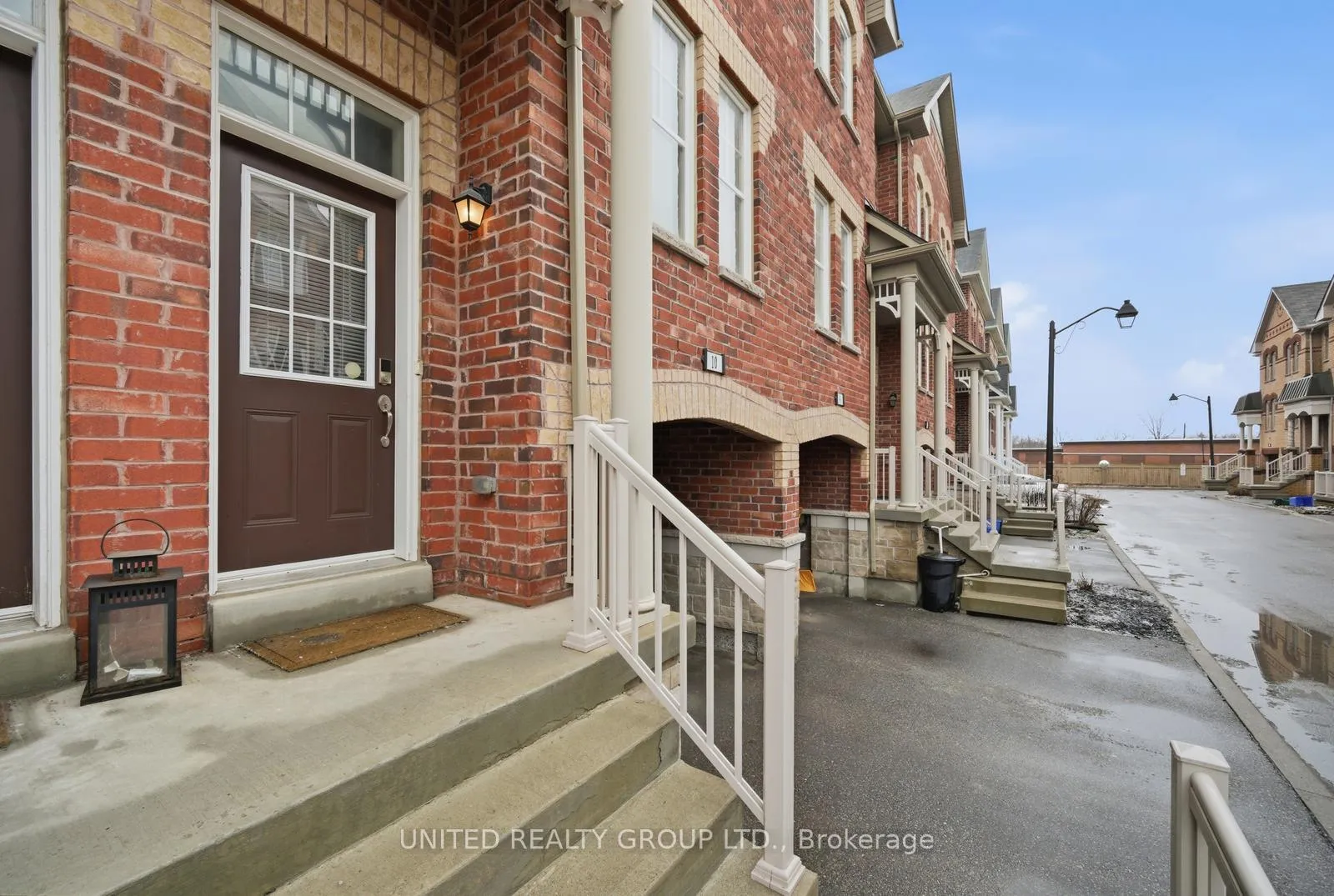 Photo 4 of Unit 10, 10 Porter Avenue W, Vaughan, West Woodbridge — HOMEH