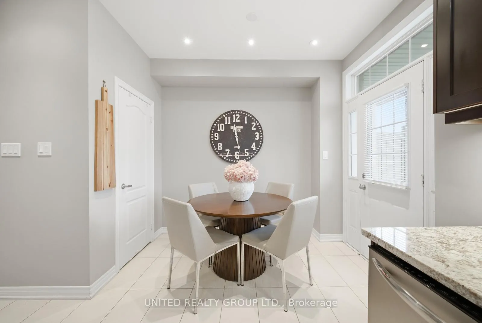 Photo 15 of Unit 10, 10 Porter Avenue W, Vaughan, West Woodbridge — HOMEH