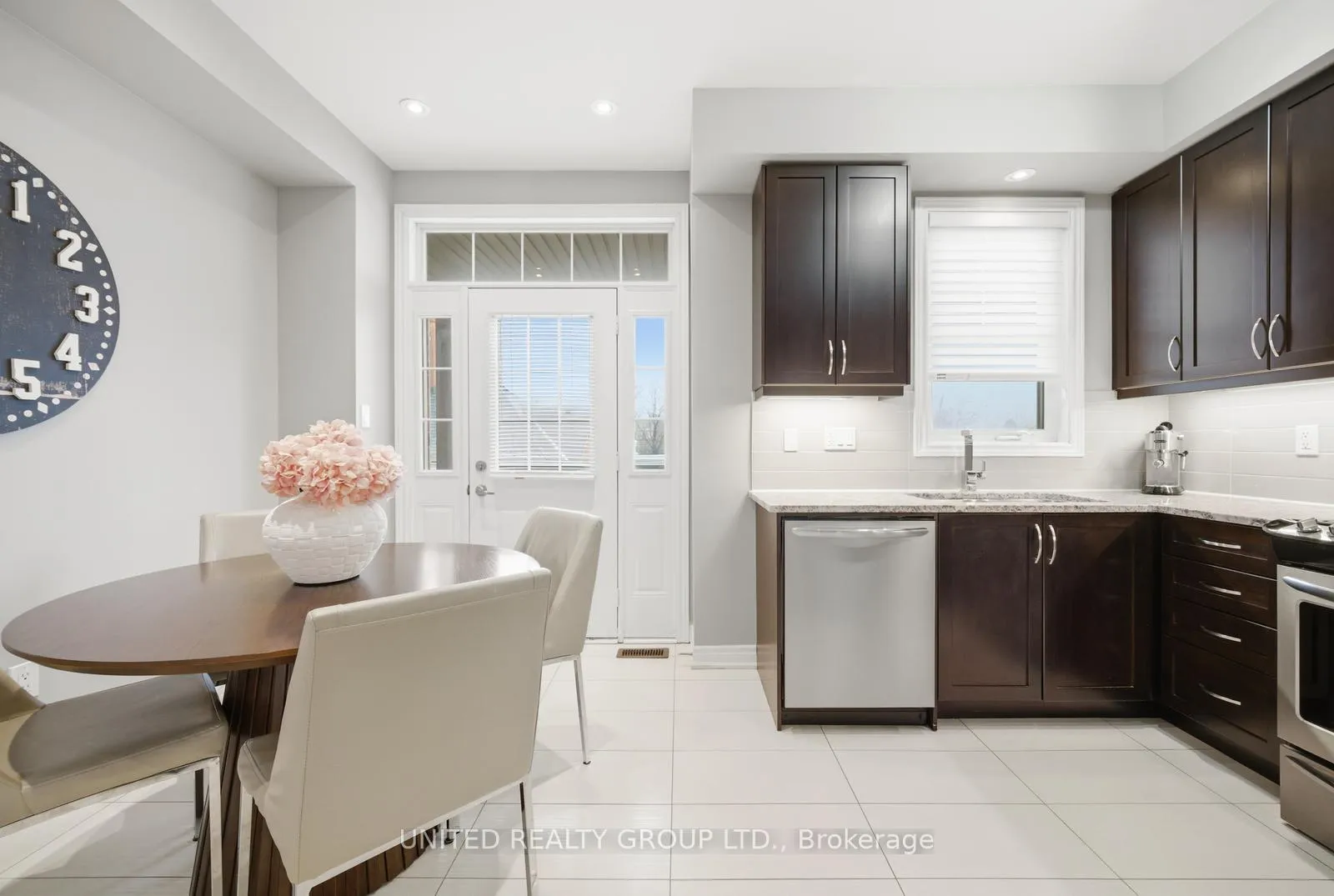 Photo 16 of Unit 10, 10 Porter Avenue W, Vaughan, West Woodbridge — HOMEH