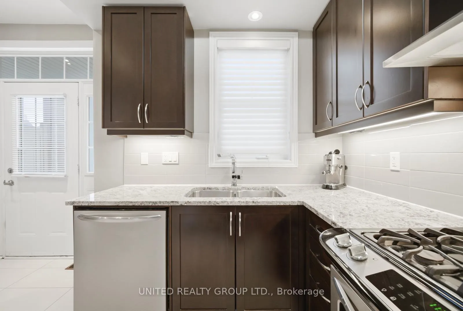 Photo 18 of Unit 10, 10 Porter Avenue W, Vaughan, West Woodbridge — HOMEH