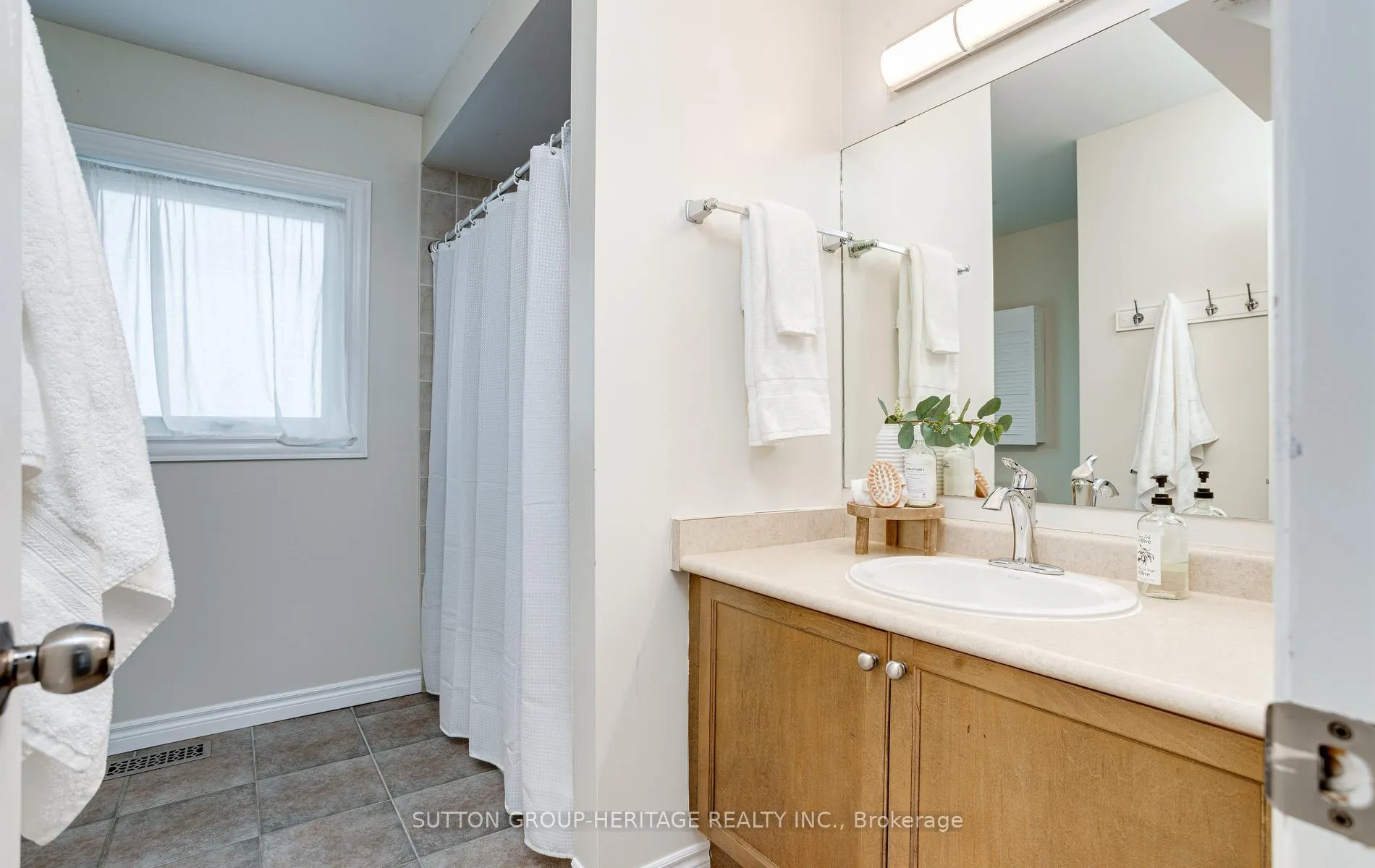Photo 27 of 67 Laking Drive, Clarington, Newcastle — HOMEH