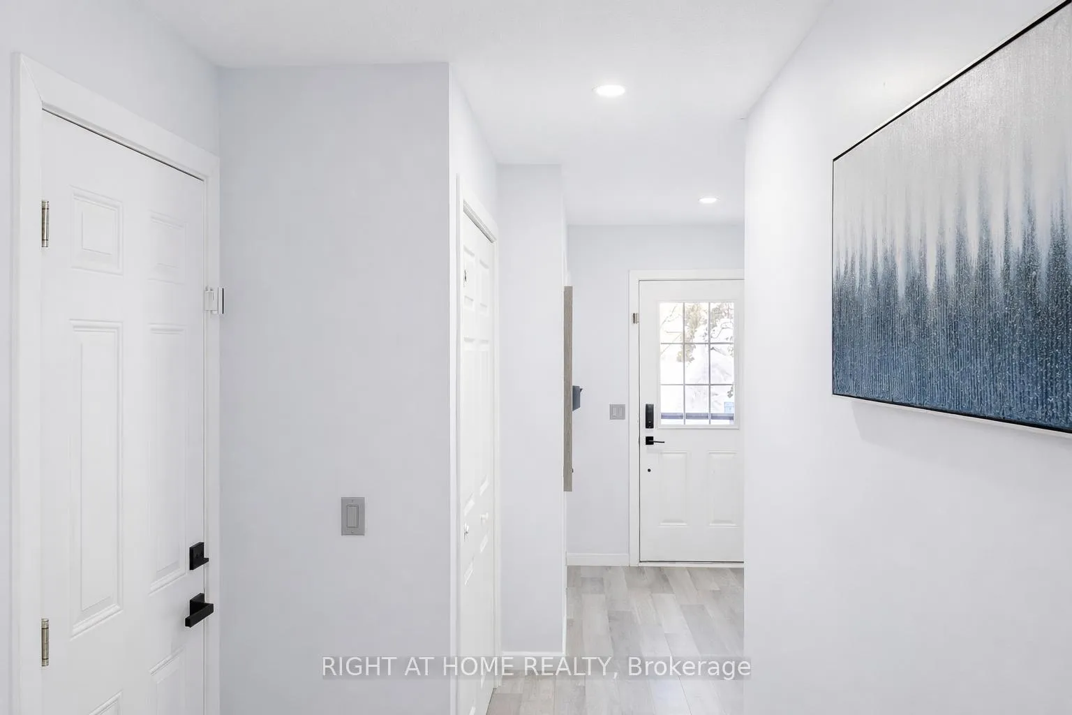 Photo 2 of 5 Michelle Drive, Orillia — HOMEH