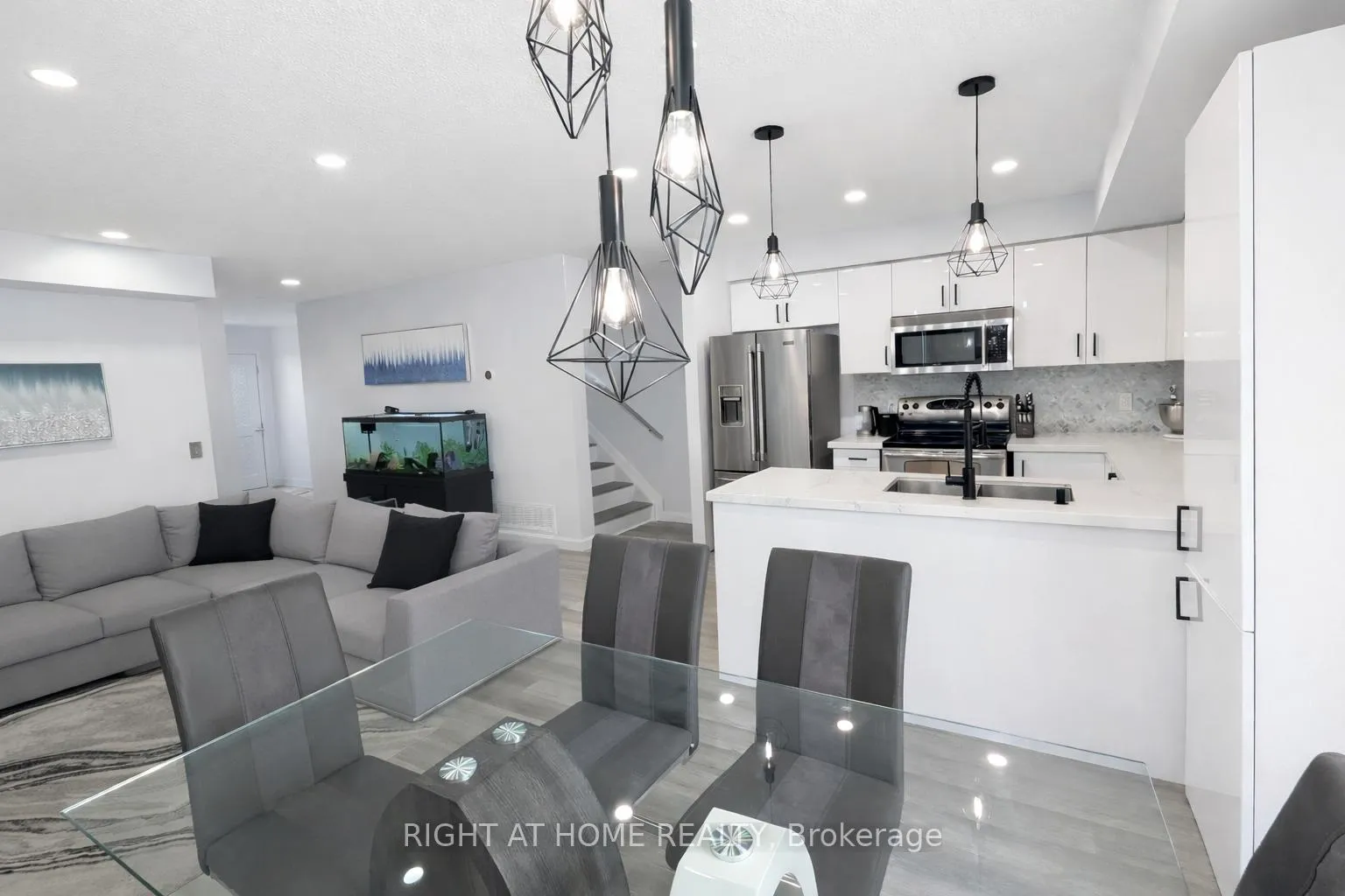 Photo 7 of 5 Michelle Drive, Orillia — HOMEH