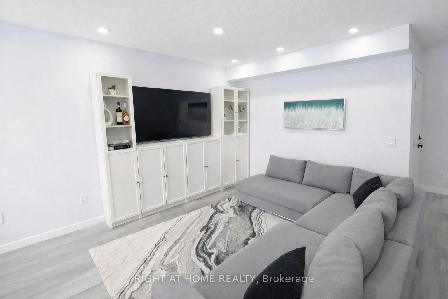Photo 10 of 5 Michelle Drive, Orillia — HOMEH