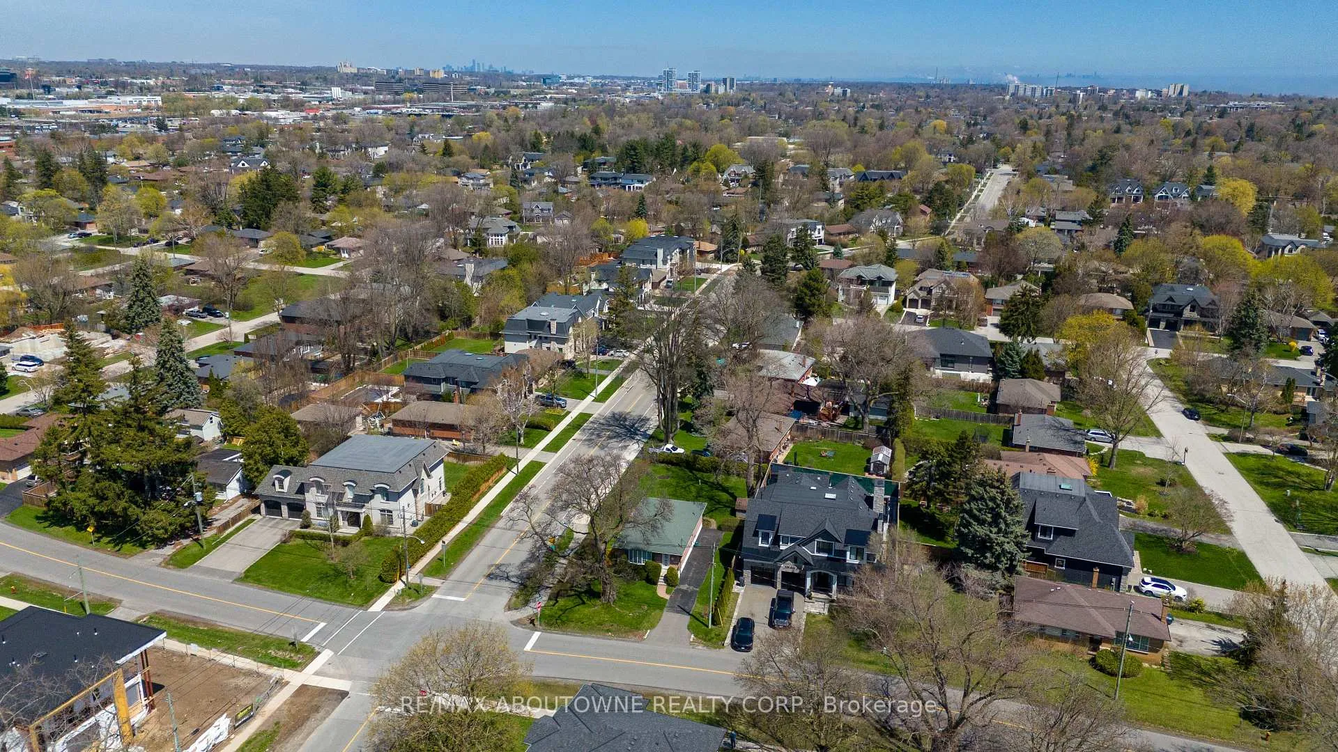 Photo 2 of 493 Lees Lane, Oakville, West — HOMEH