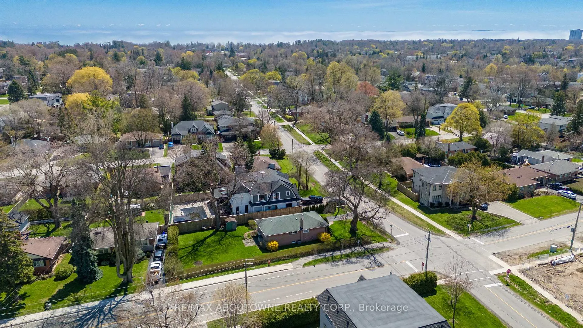 Photo 3 of 493 Lees Lane, Oakville, West — HOMEH