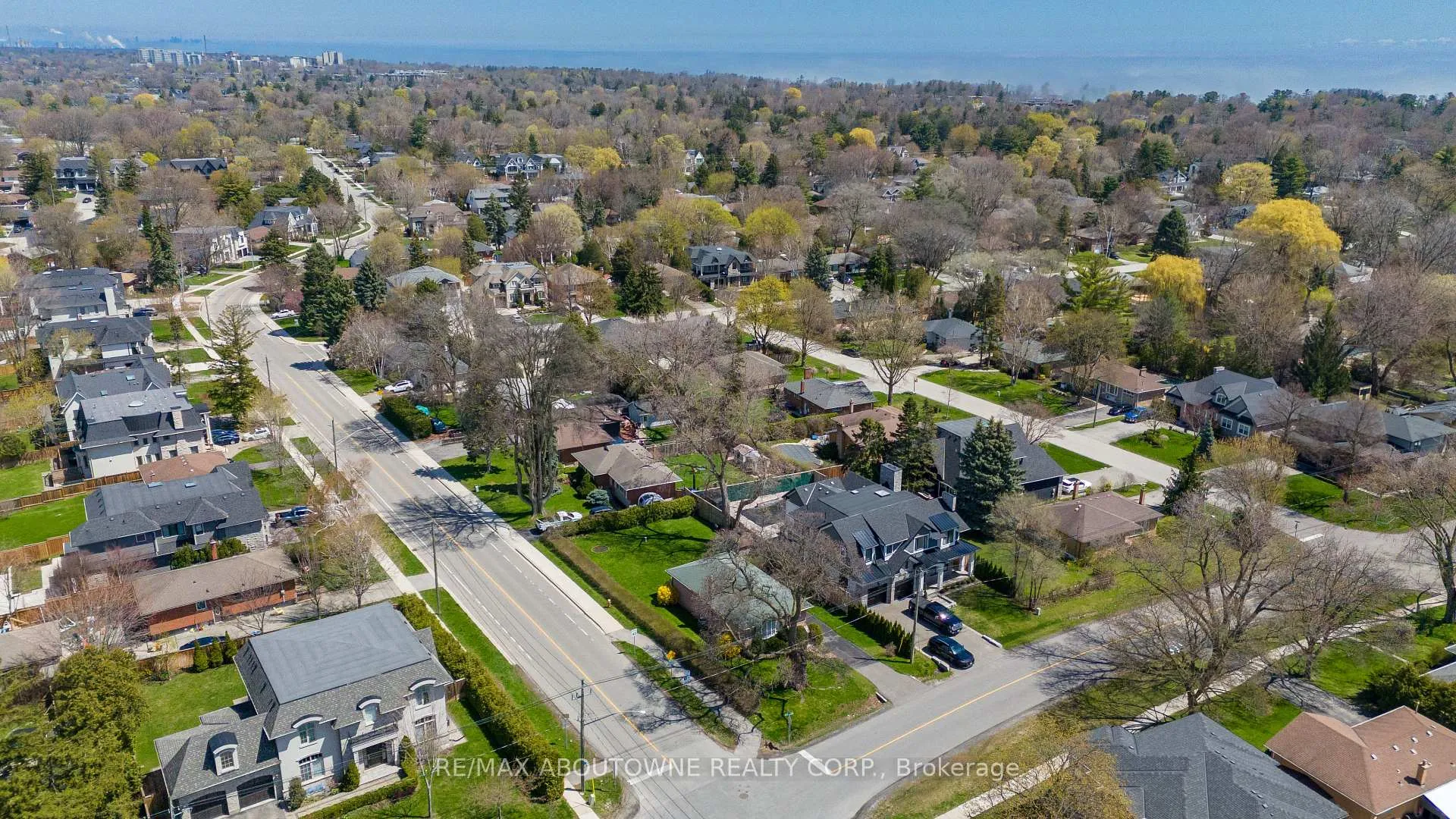 Photo 4 of 493 Lees Lane, Oakville, West — HOMEH