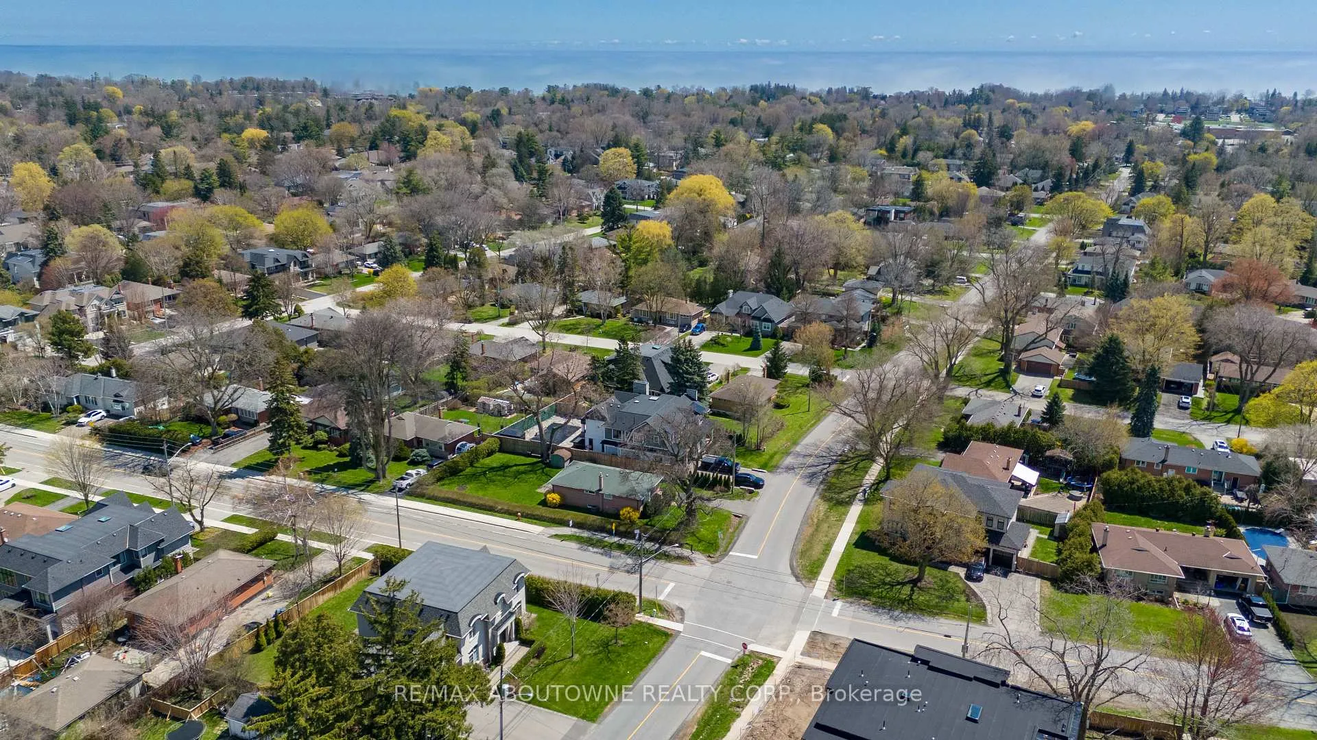Photo 5 of 493 Lees Lane, Oakville, West — HOMEH