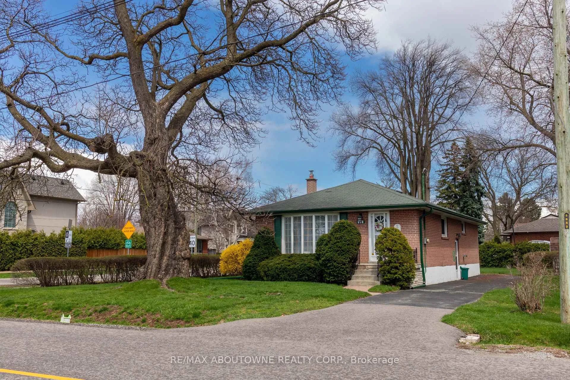 Photo 6 of 493 Lees Lane, Oakville, West — HOMEH
