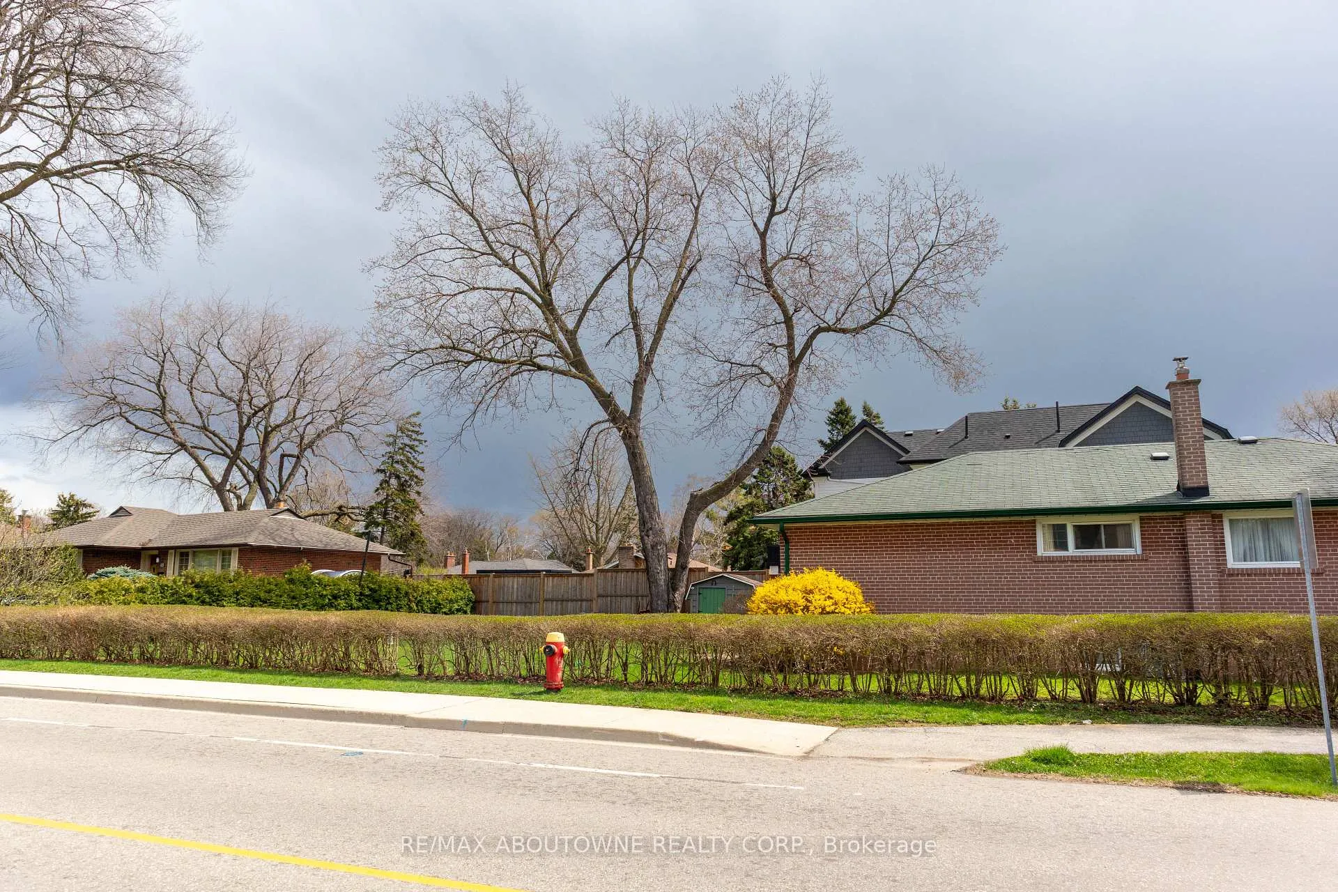 Photo 9 of 493 Lees Lane, Oakville, West — HOMEH
