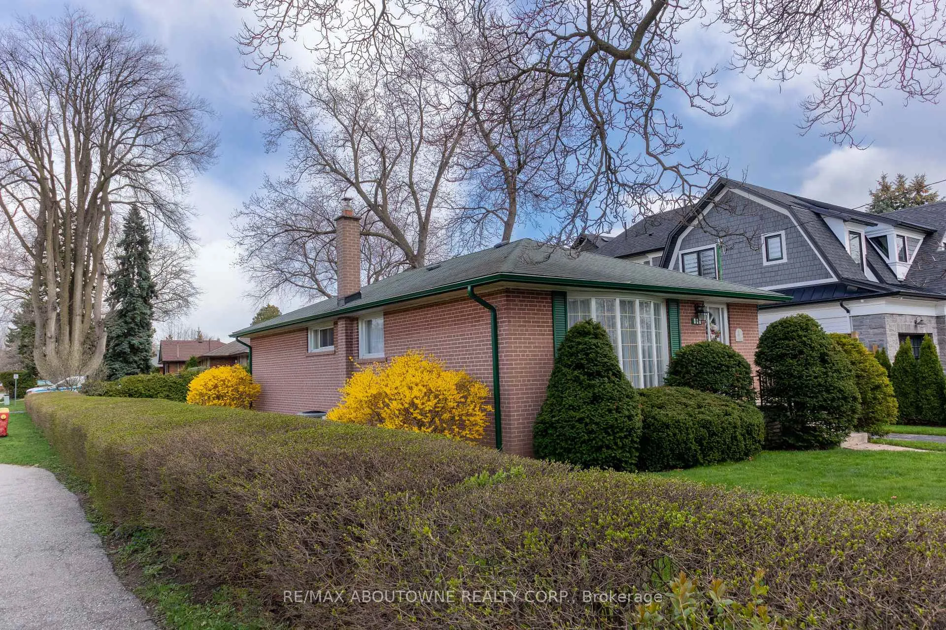 Photo 12 of 493 Lees Lane, Oakville, West — HOMEH