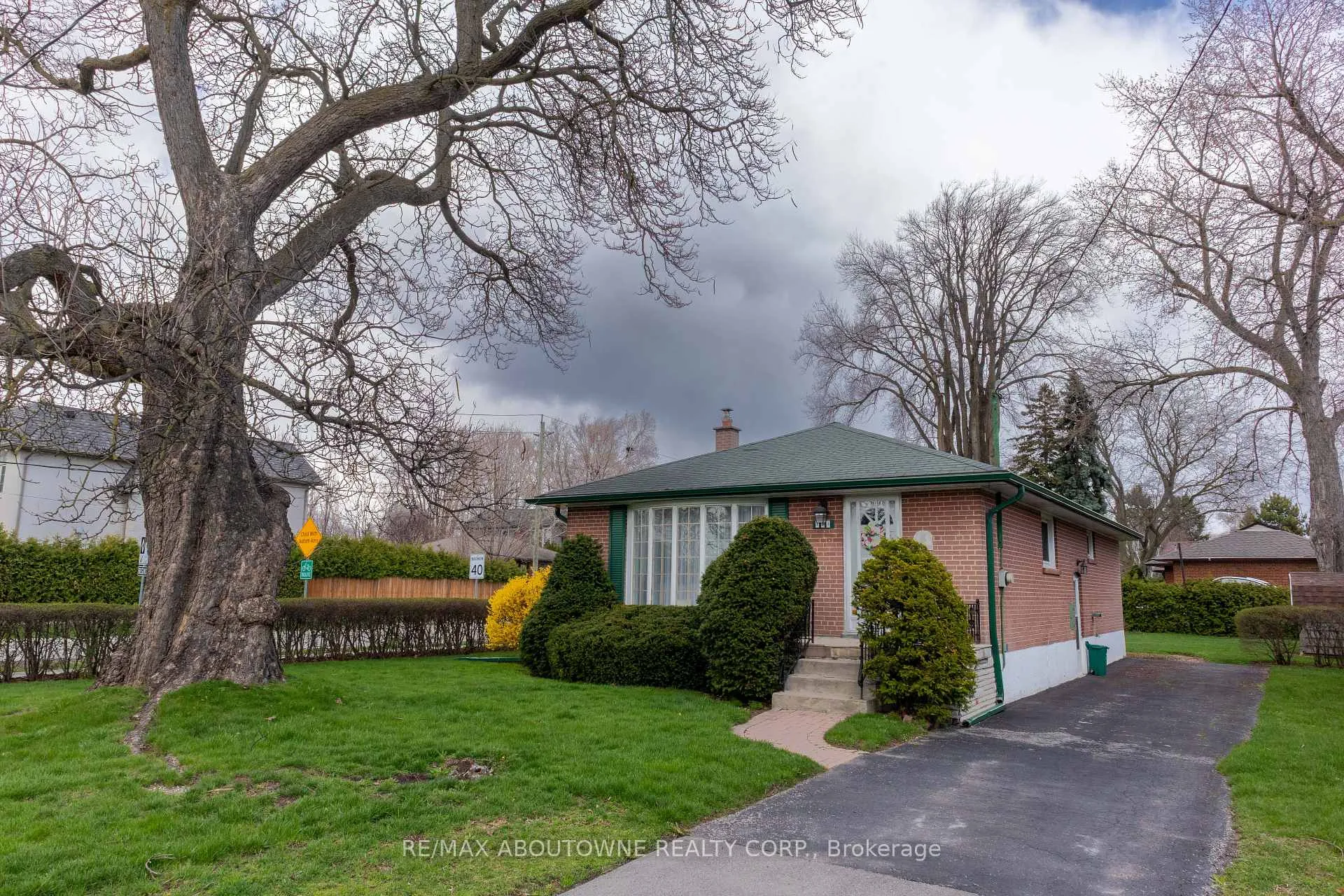 Photo 15 of 493 Lees Lane, Oakville, West — HOMEH