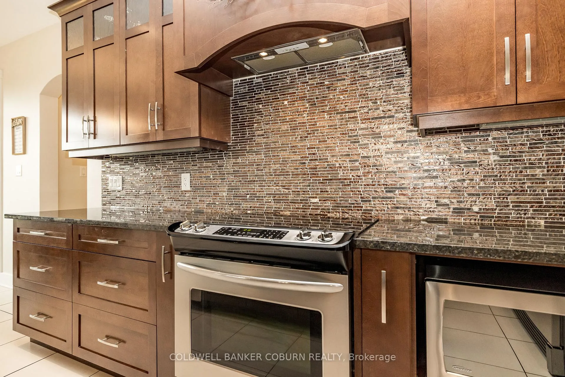 Photo 16 of 270 West Lake Circle, Ottawa, Huntley Ward (South East) — HOMEH