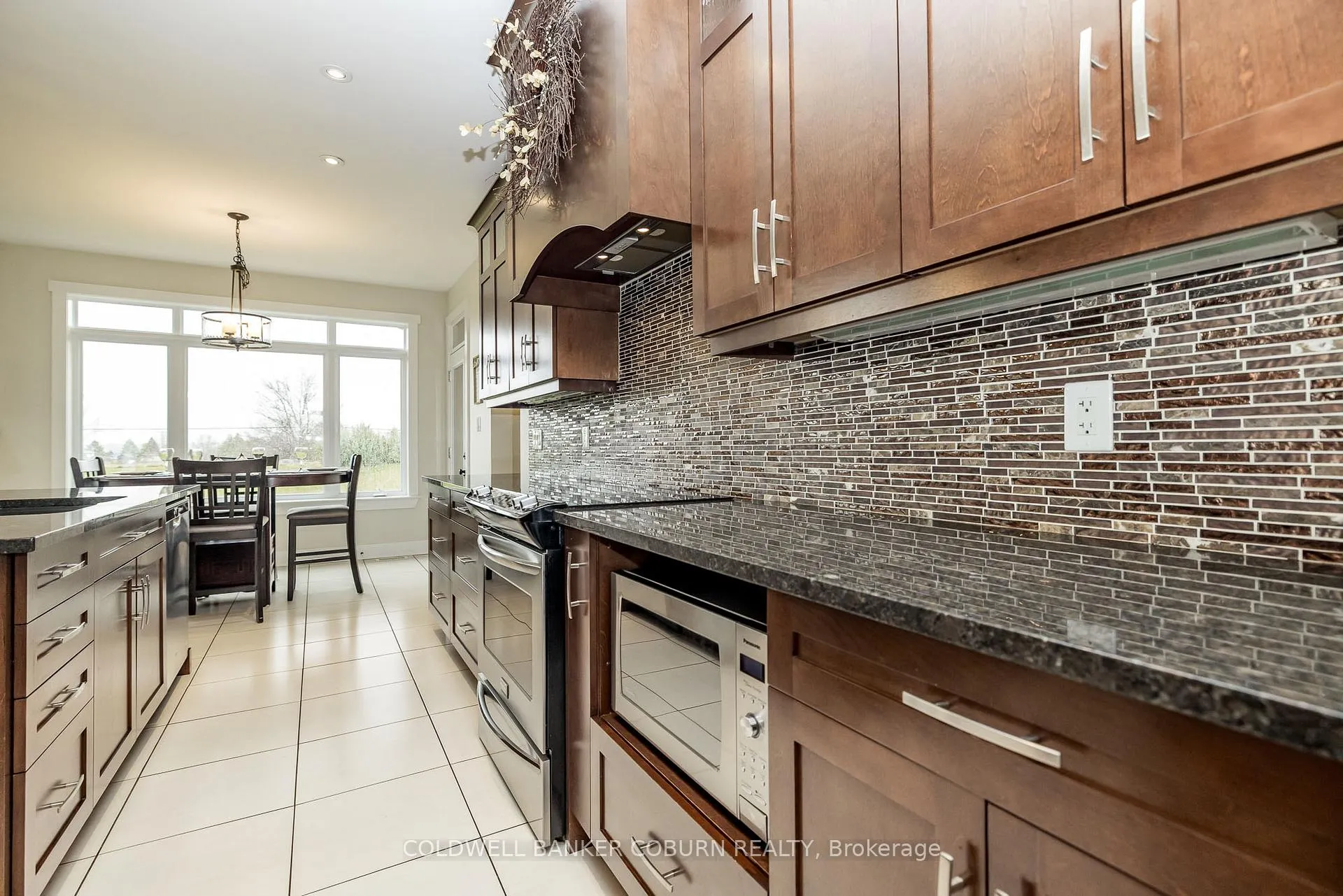Photo 17 of 270 West Lake Circle, Ottawa, Huntley Ward (South East) — HOMEH