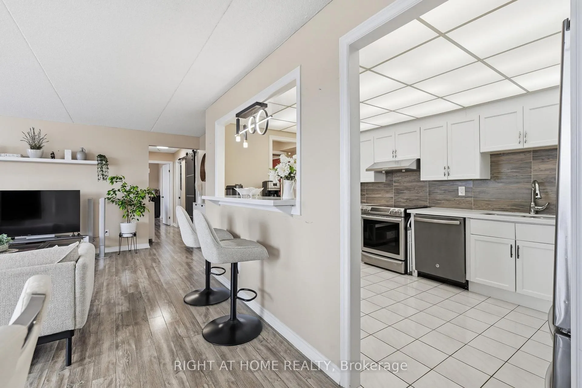 Photo 7 of Unit 704, 99 Donn Avenue, Hamilton, Stoney Creek — HOMEH