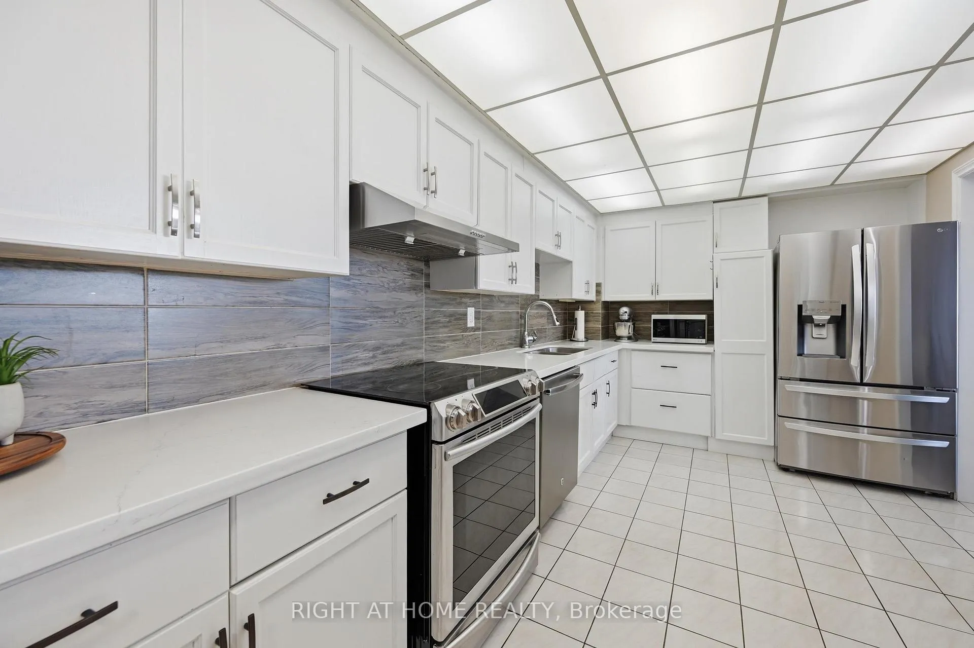 Photo 8 of Unit 704, 99 Donn Avenue, Hamilton, Stoney Creek — HOMEH
