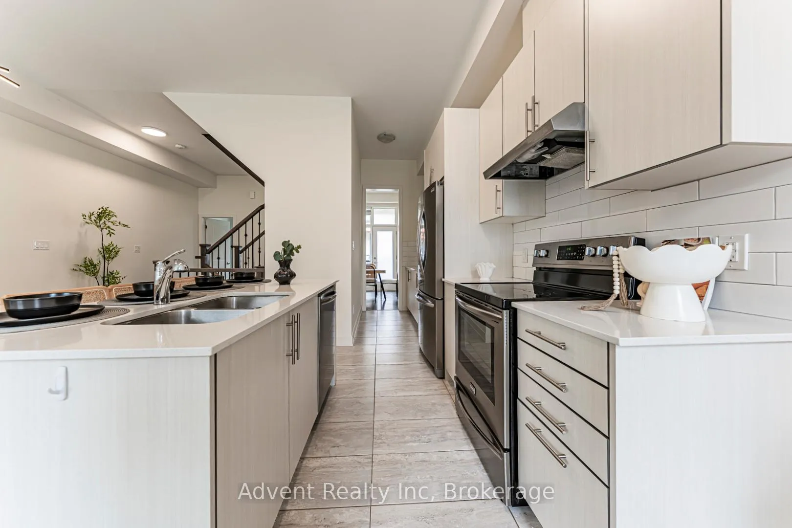 Photo 16 of 30 Brunet Drive, Vaughan, Vellore Village — HOMEH