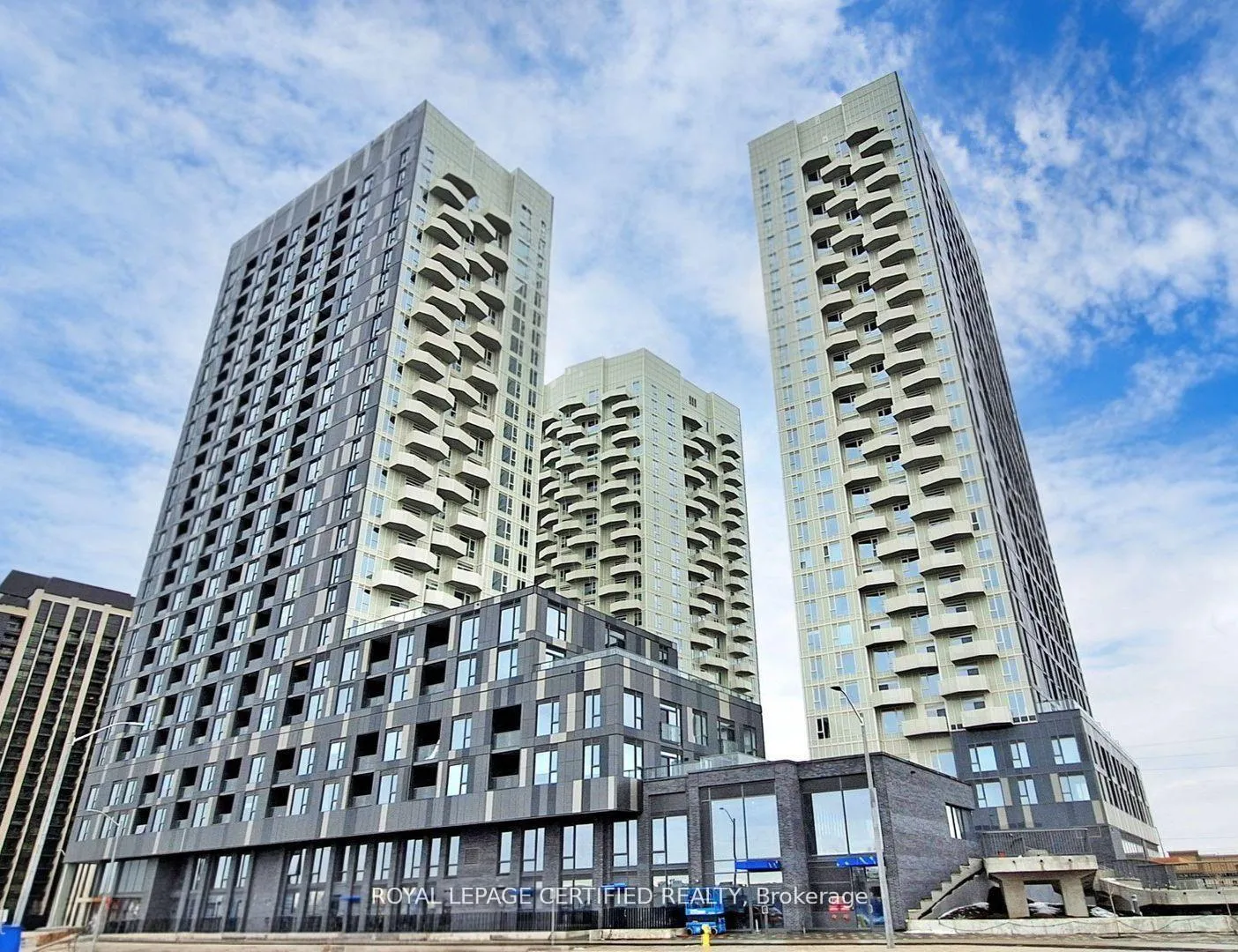 Photo 1 of Unit 1223, 498 Caldari Road, Vaughan, Concord — HOMEH