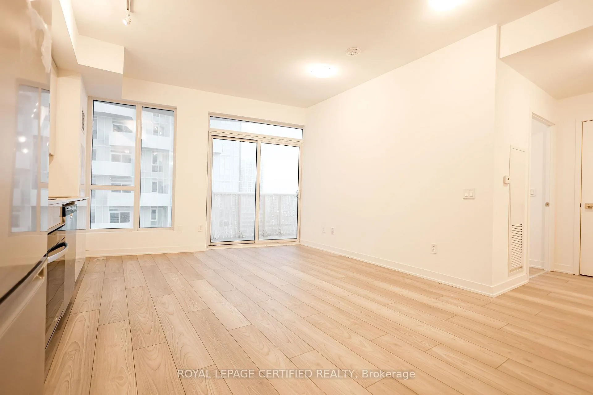 Photo 3 of Unit 1223, 498 Caldari Road, Vaughan, Concord — HOMEH
