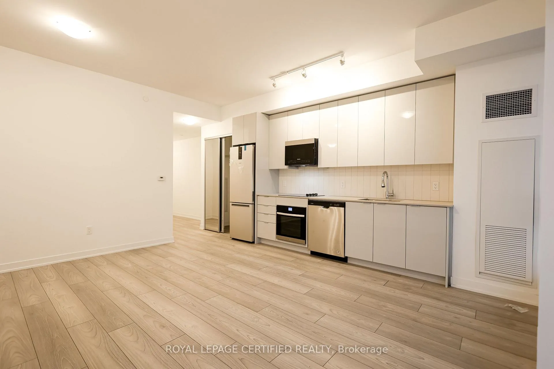 Photo 7 of Unit 1223, 498 Caldari Road, Vaughan, Concord — HOMEH