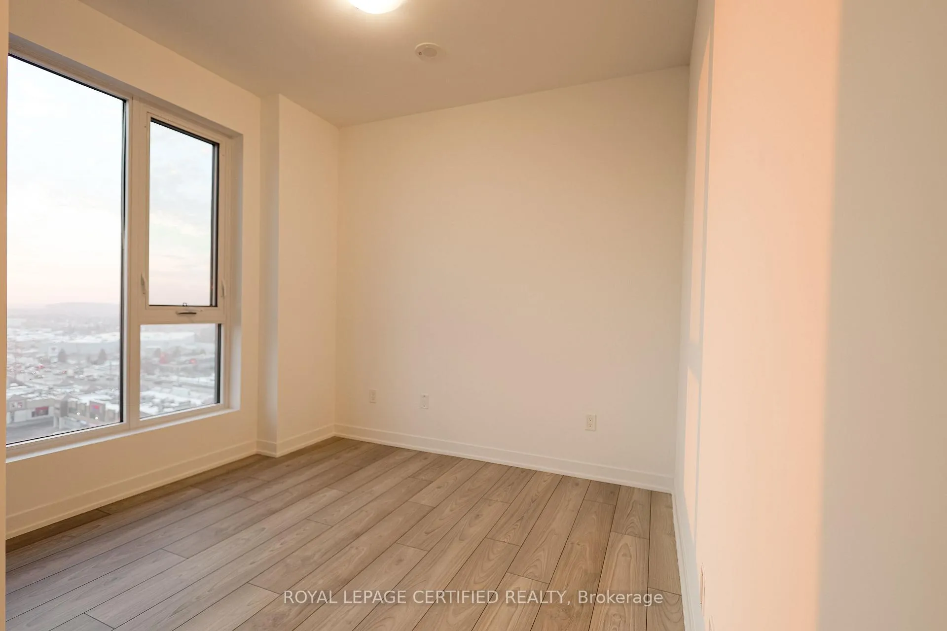 Photo 9 of Unit 1223, 498 Caldari Road, Vaughan, Concord — HOMEH