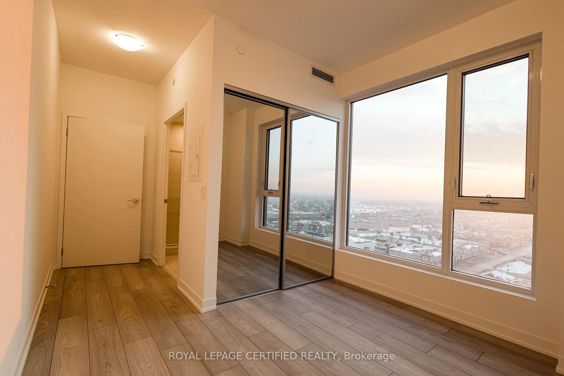 Photo 10 of Unit 1223, 498 Caldari Road, Vaughan, Concord — HOMEH