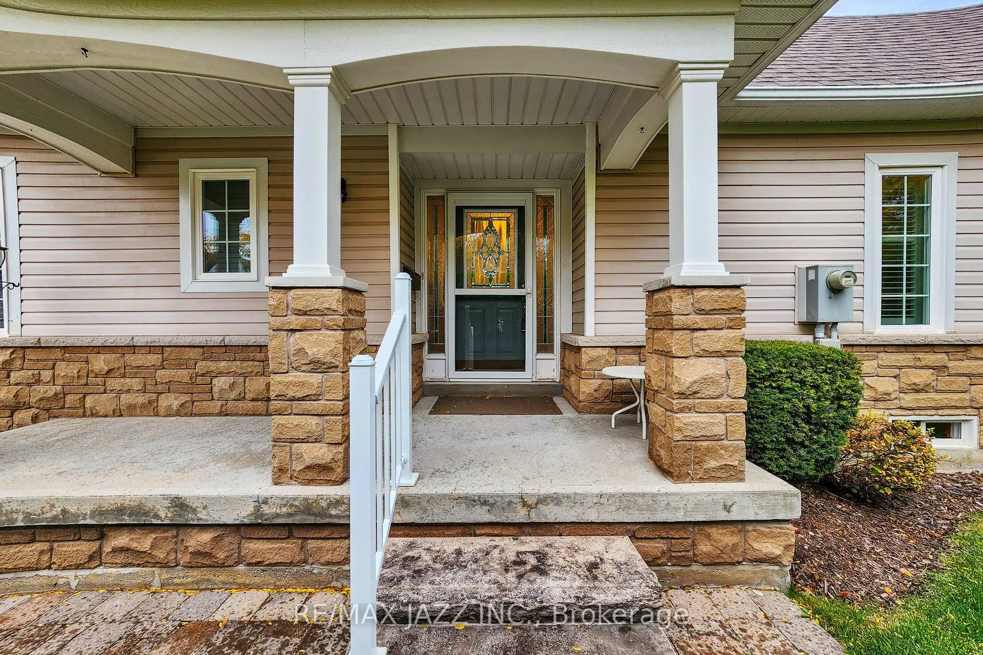 Photo 1 of Unit 9, 350 Lakebreeze Drive, Clarington, Newcastle — HOMEH