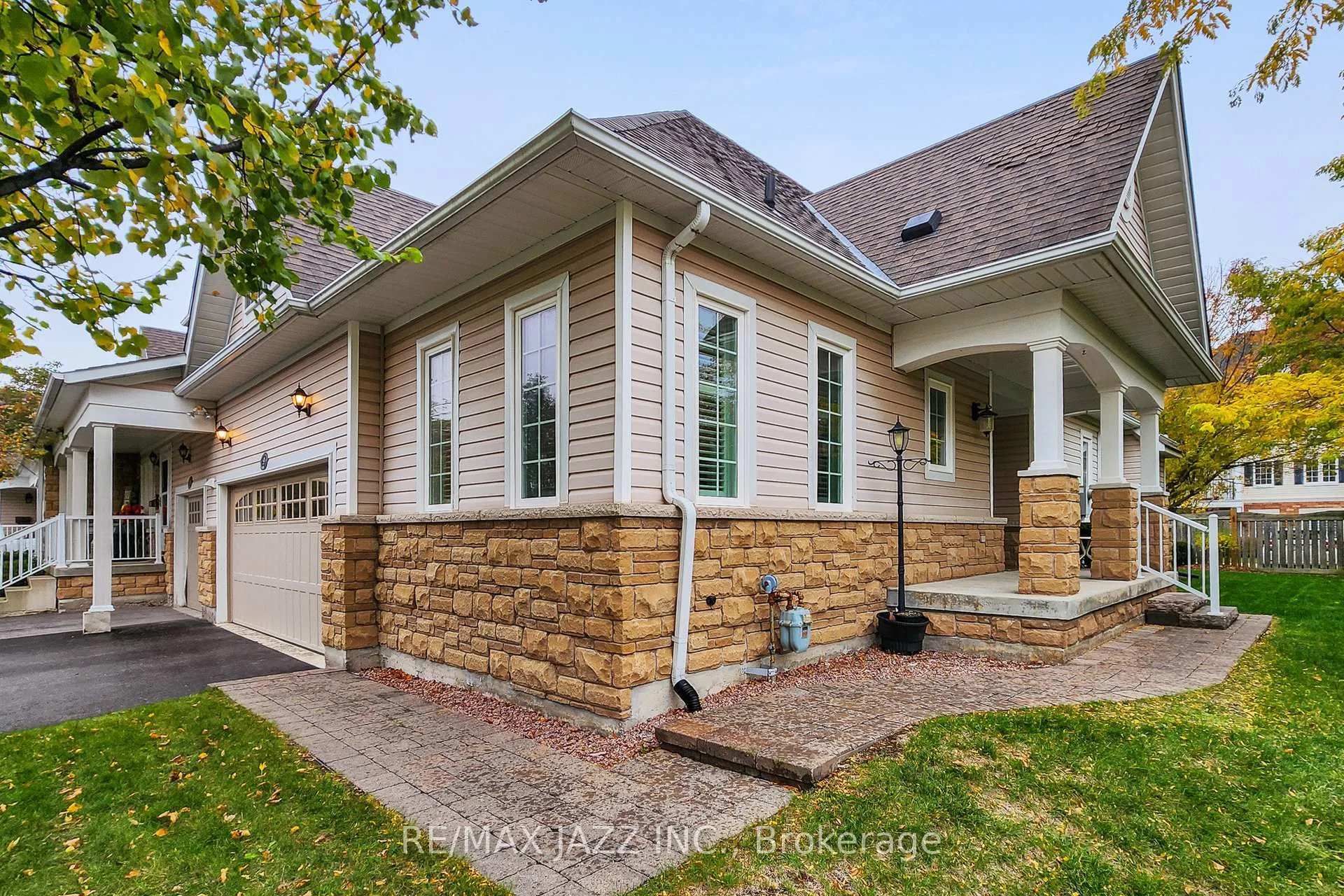 Photo 3 of Unit 9, 350 Lakebreeze Drive, Clarington, Newcastle — HOMEH