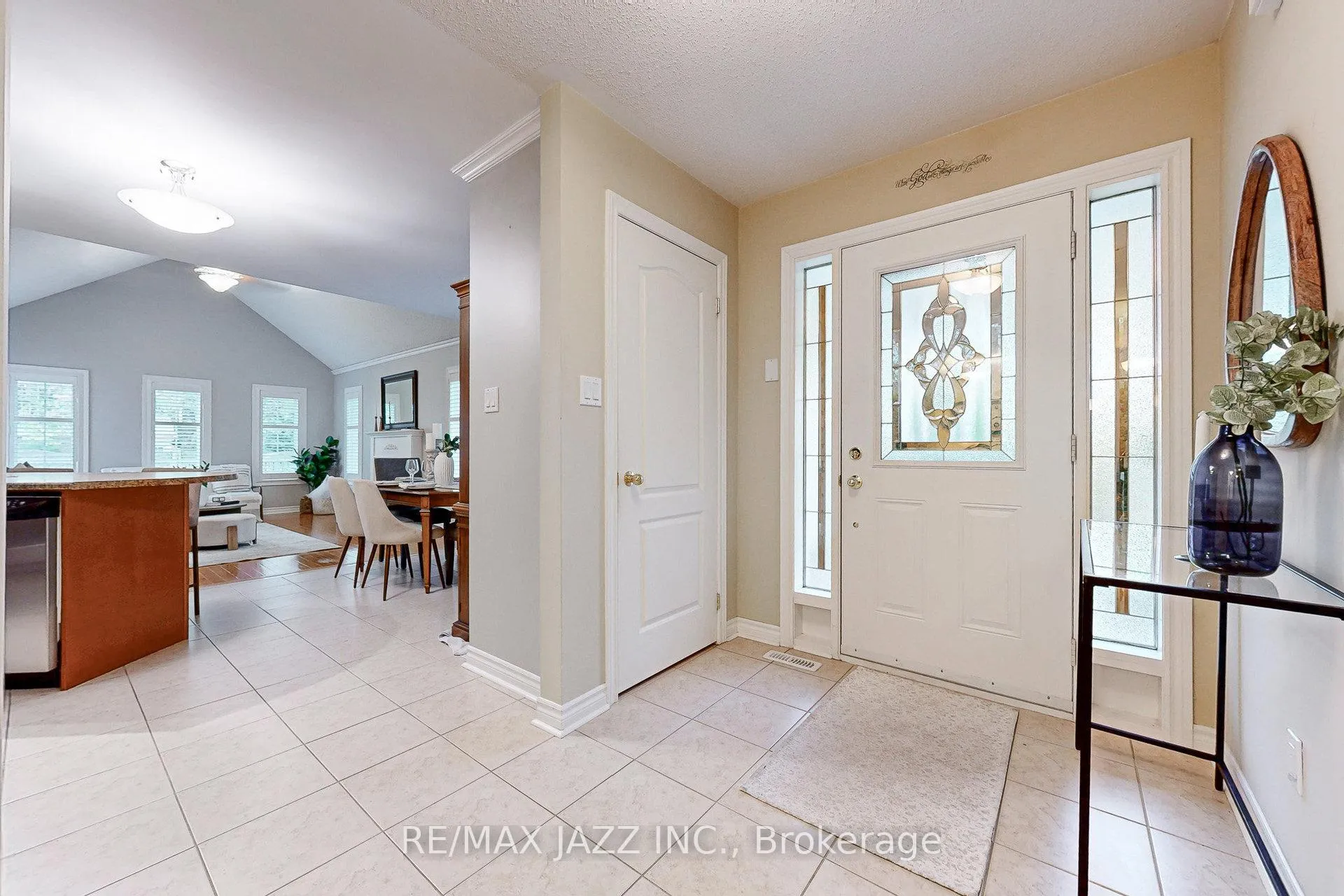 Photo 4 of Unit 9, 350 Lakebreeze Drive, Clarington, Newcastle — HOMEH