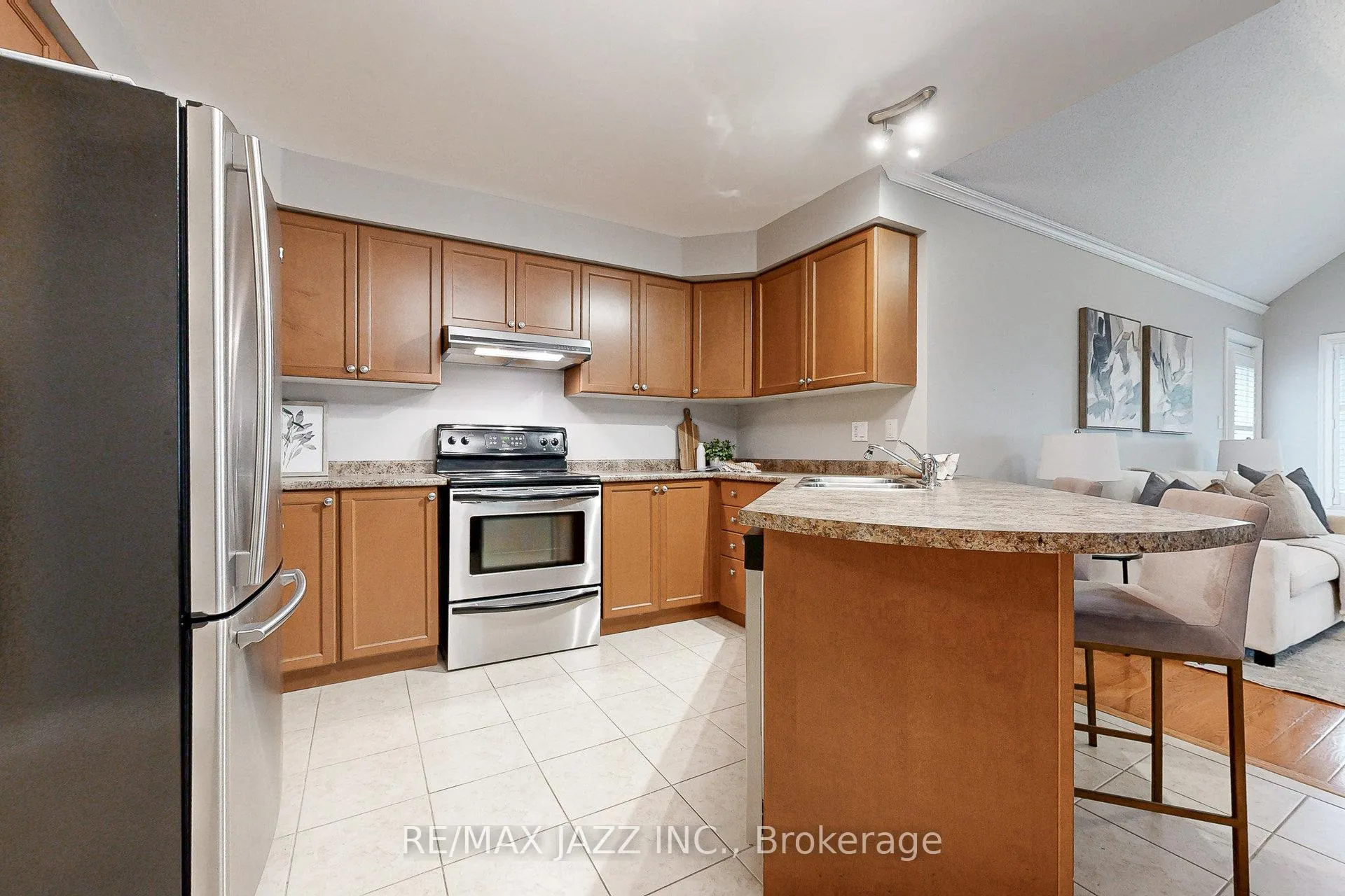 Photo 5 of Unit 9, 350 Lakebreeze Drive, Clarington, Newcastle — HOMEH