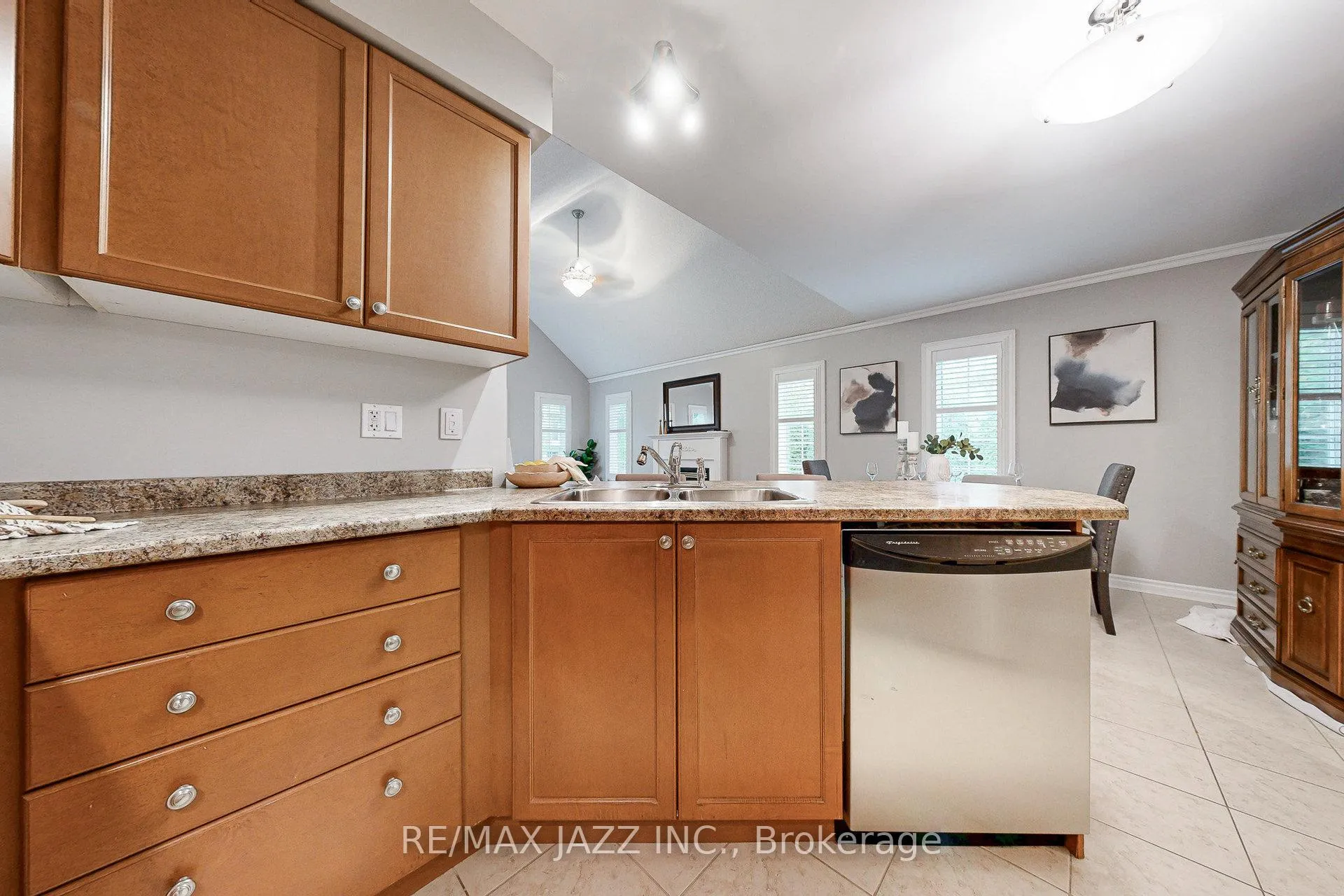 Photo 7 of Unit 9, 350 Lakebreeze Drive, Clarington, Newcastle — HOMEH