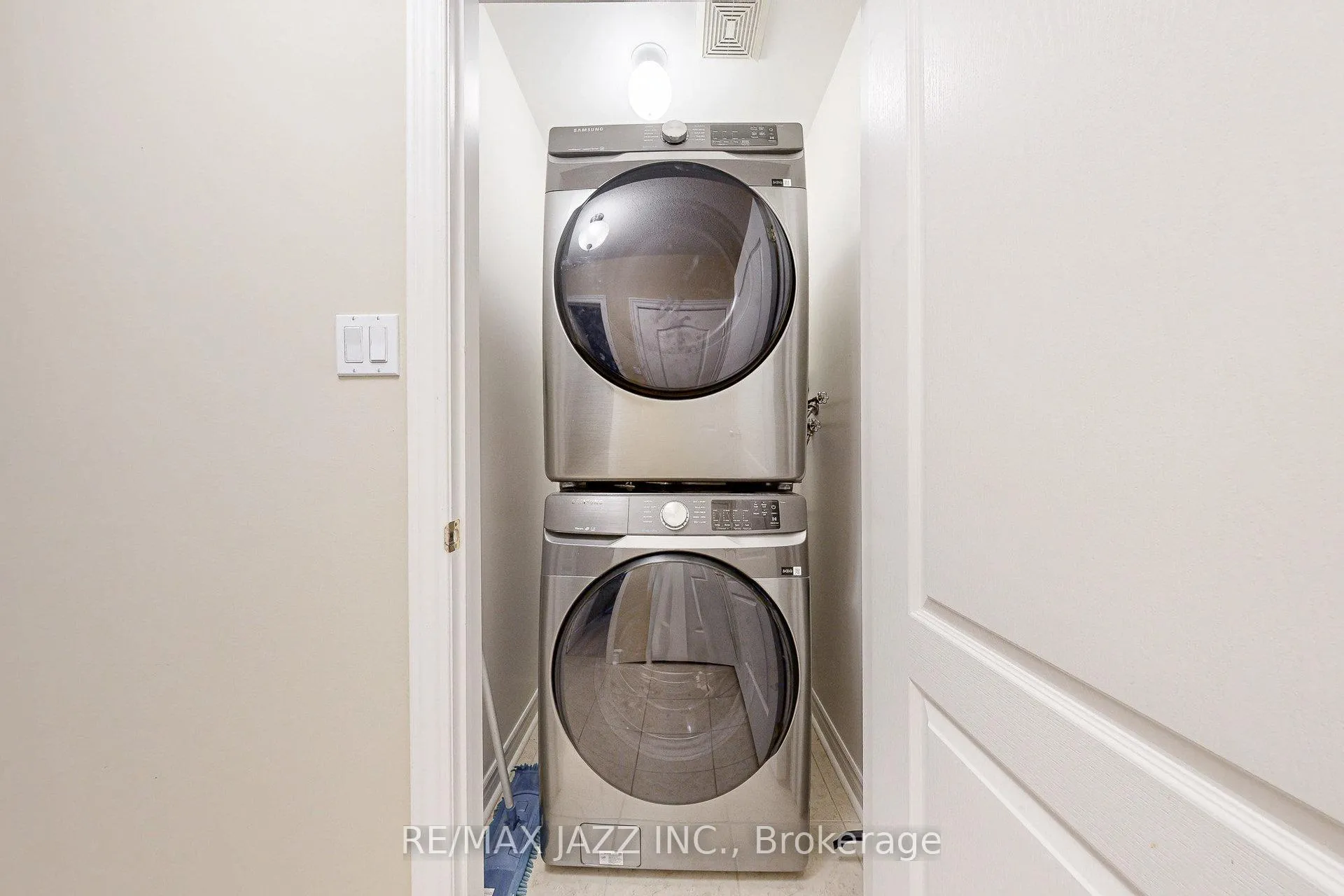 Photo 14 of Unit 9, 350 Lakebreeze Drive, Clarington, Newcastle — HOMEH