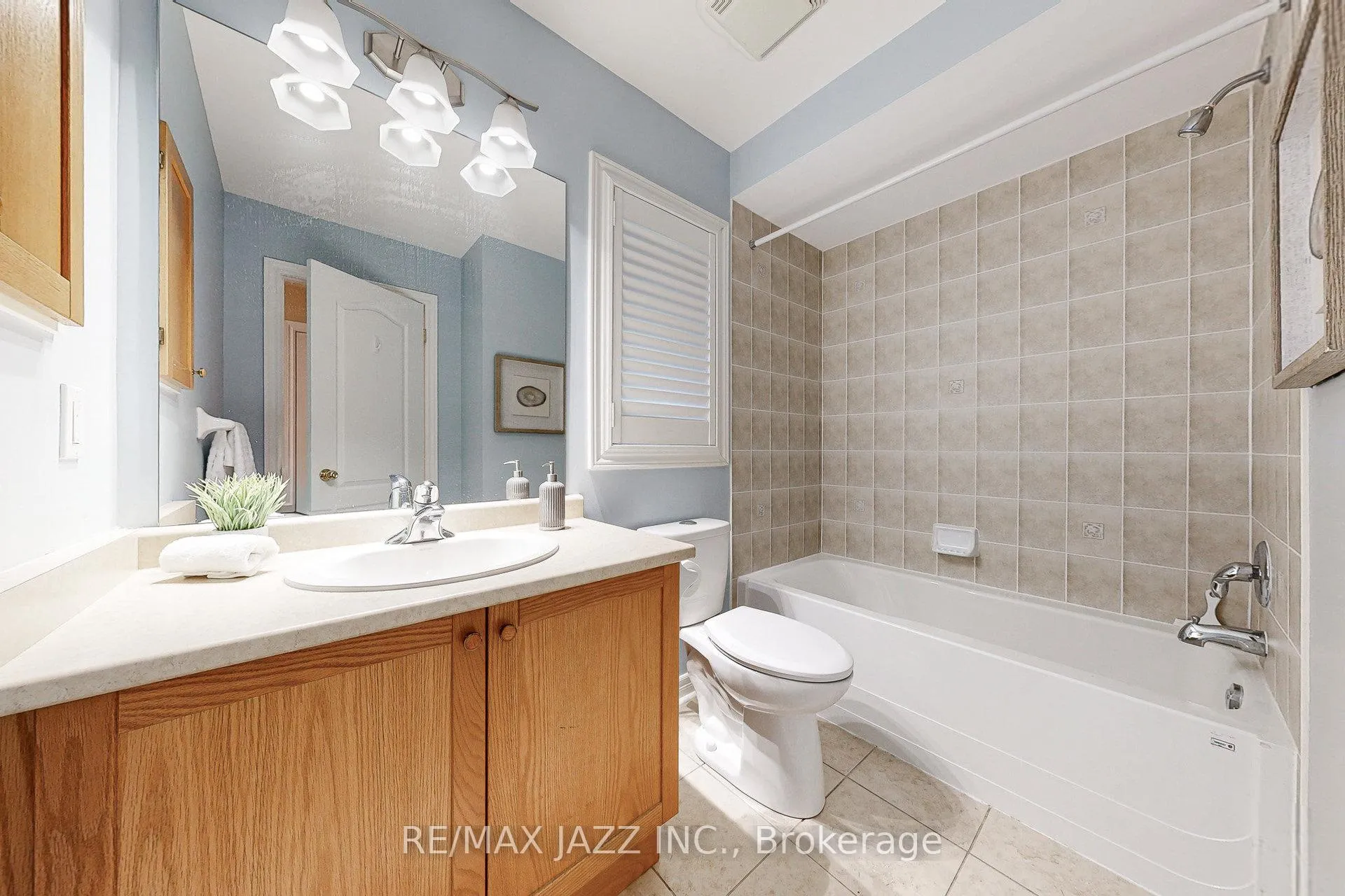 Photo 15 of Unit 9, 350 Lakebreeze Drive, Clarington, Newcastle — HOMEH