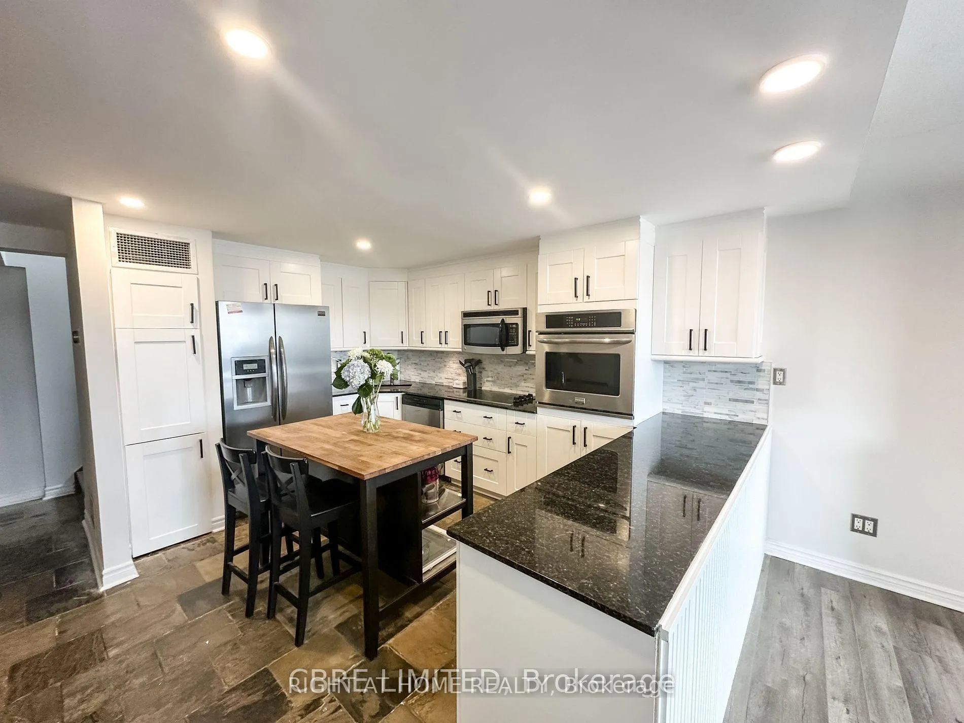Photo 2 of Unit 402, 100 Bronte Road, Oakville, Bronte — HOMEH