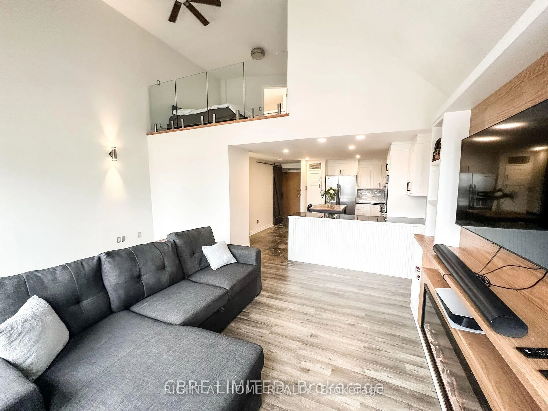 Photo 4 of Unit 402, 100 Bronte Road, Oakville, Bronte — HOMEH